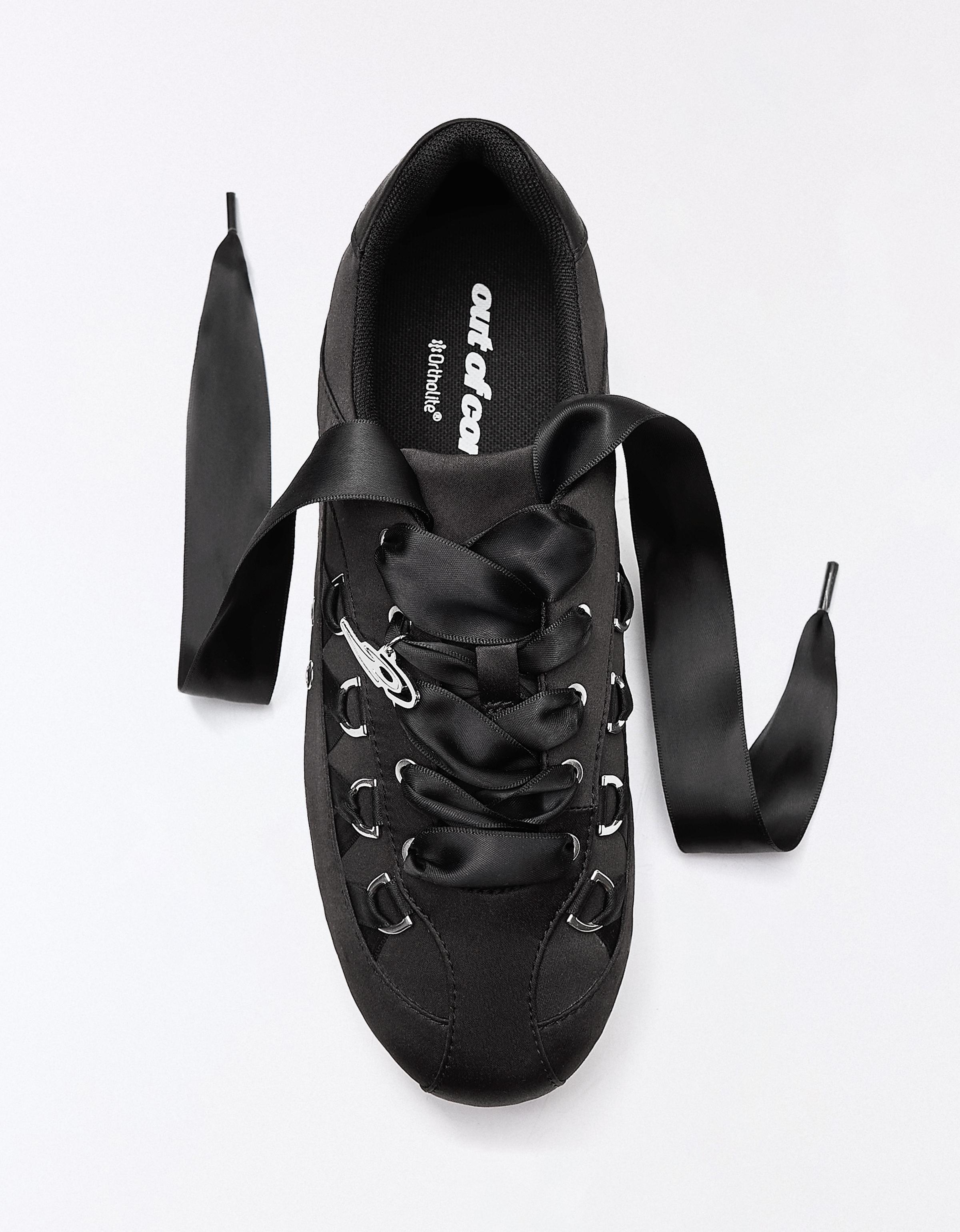 OUT OF CORE Trainers — BLACK
