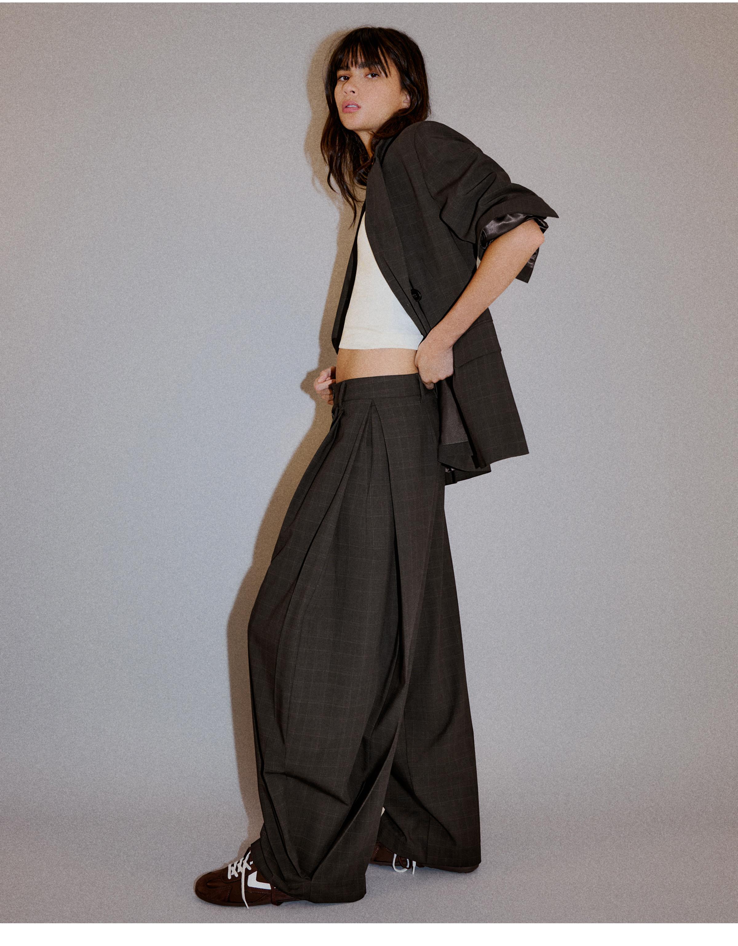 Side-pleat trousers — Brown