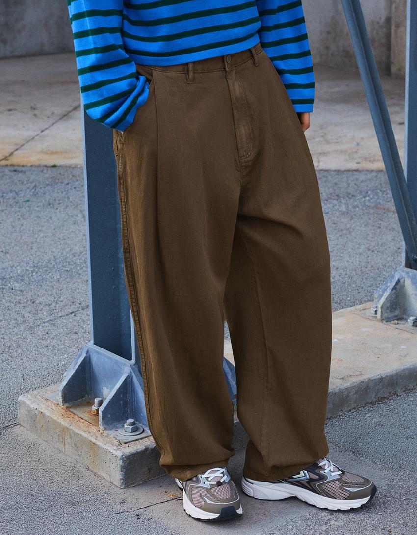 Super baggy trousers with linen-Brown