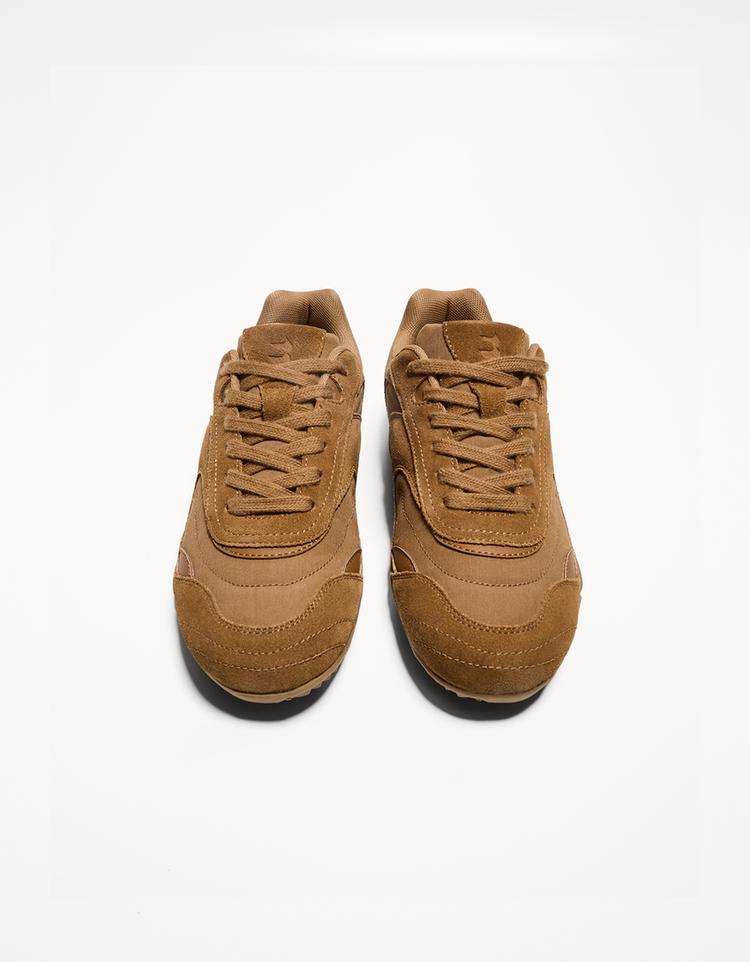 Sneakers with fine soles