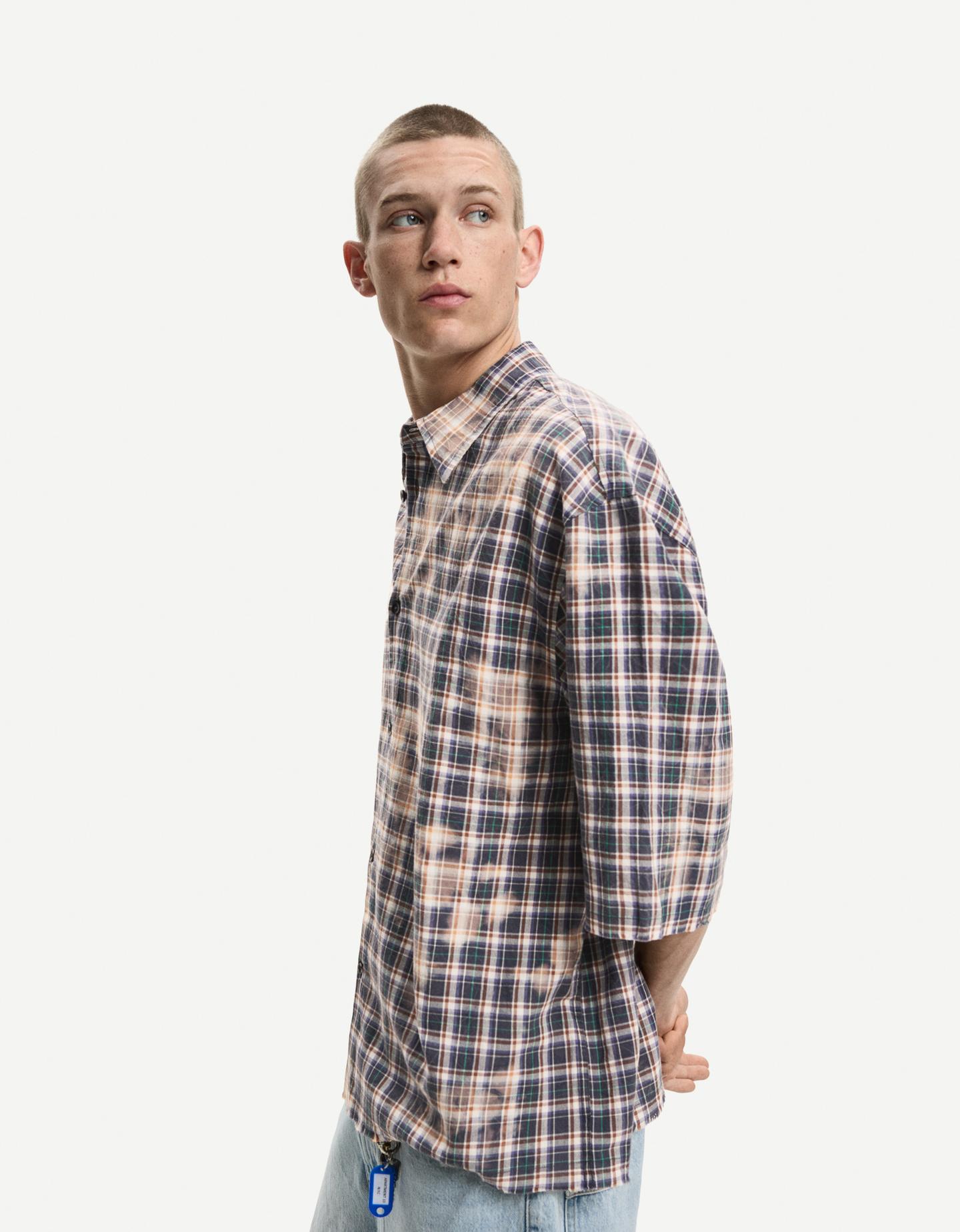 Bershka koszula oversize w kratkę z krótkim rękawem kremowy