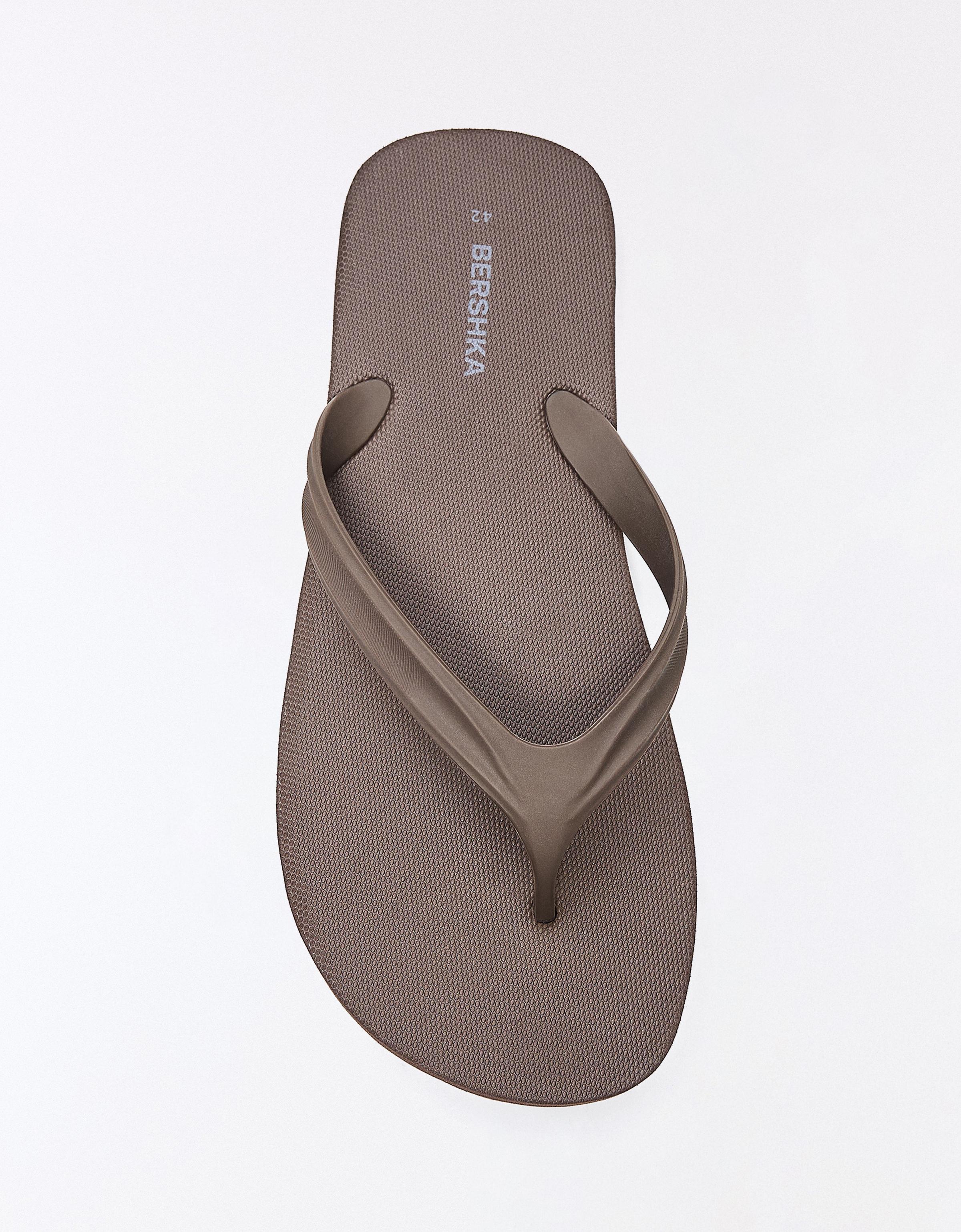 BASIC THONG SANDALS — Brown