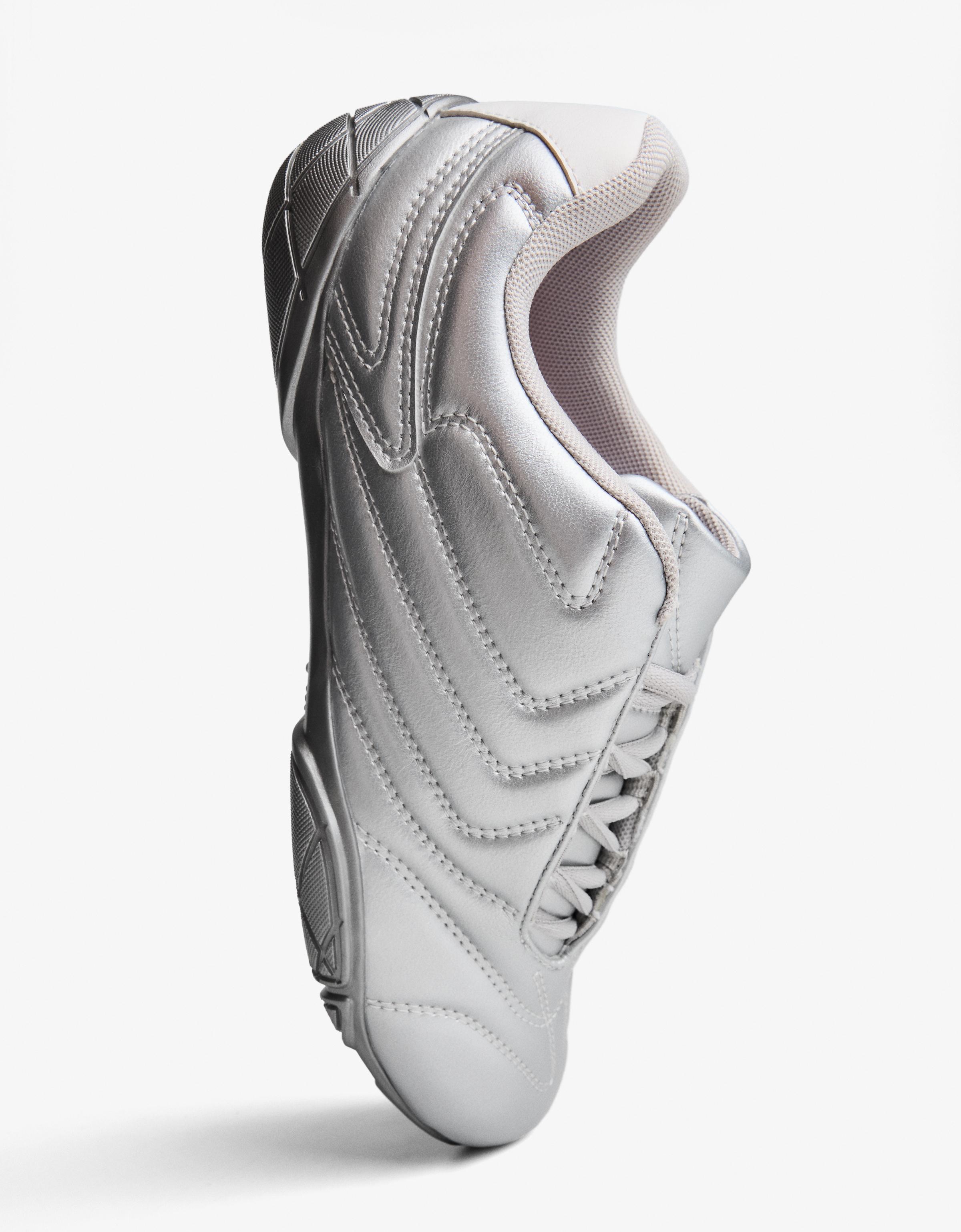 Football trainers