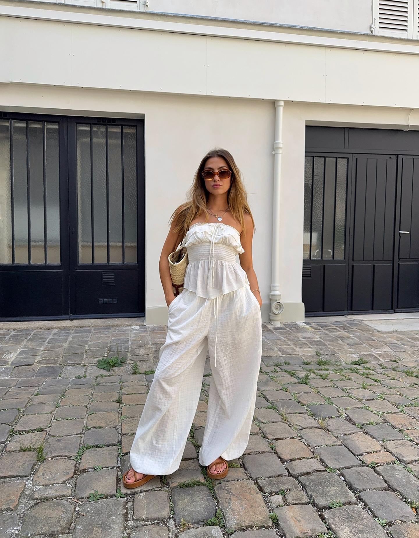 Bershka top bandeau z fakturą i falbaną beżowy