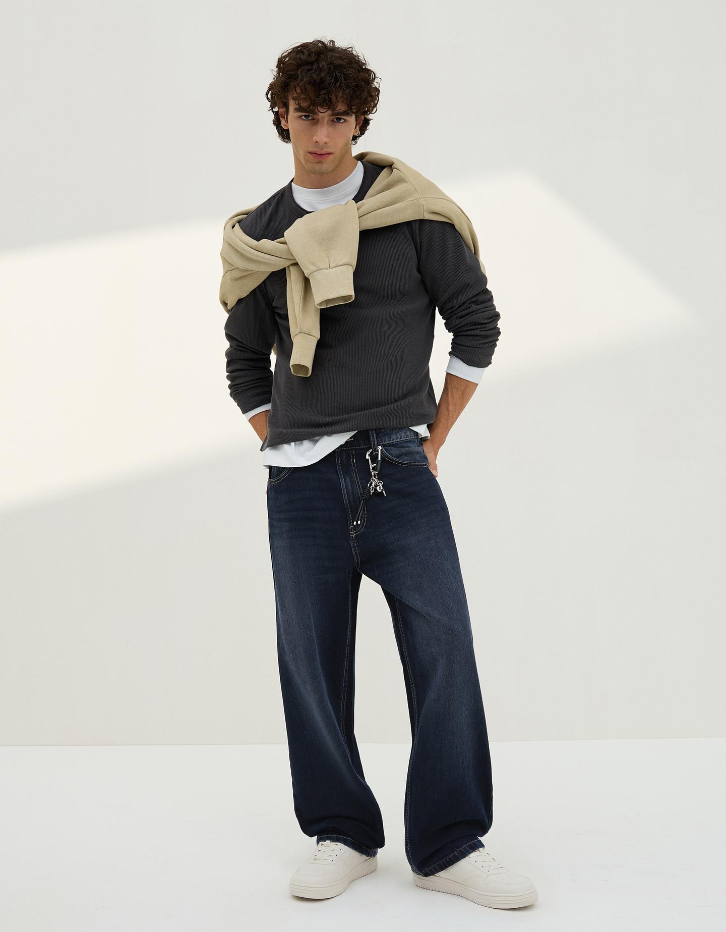 Bershka jeansy o kroju baggy ciemnoniebieski