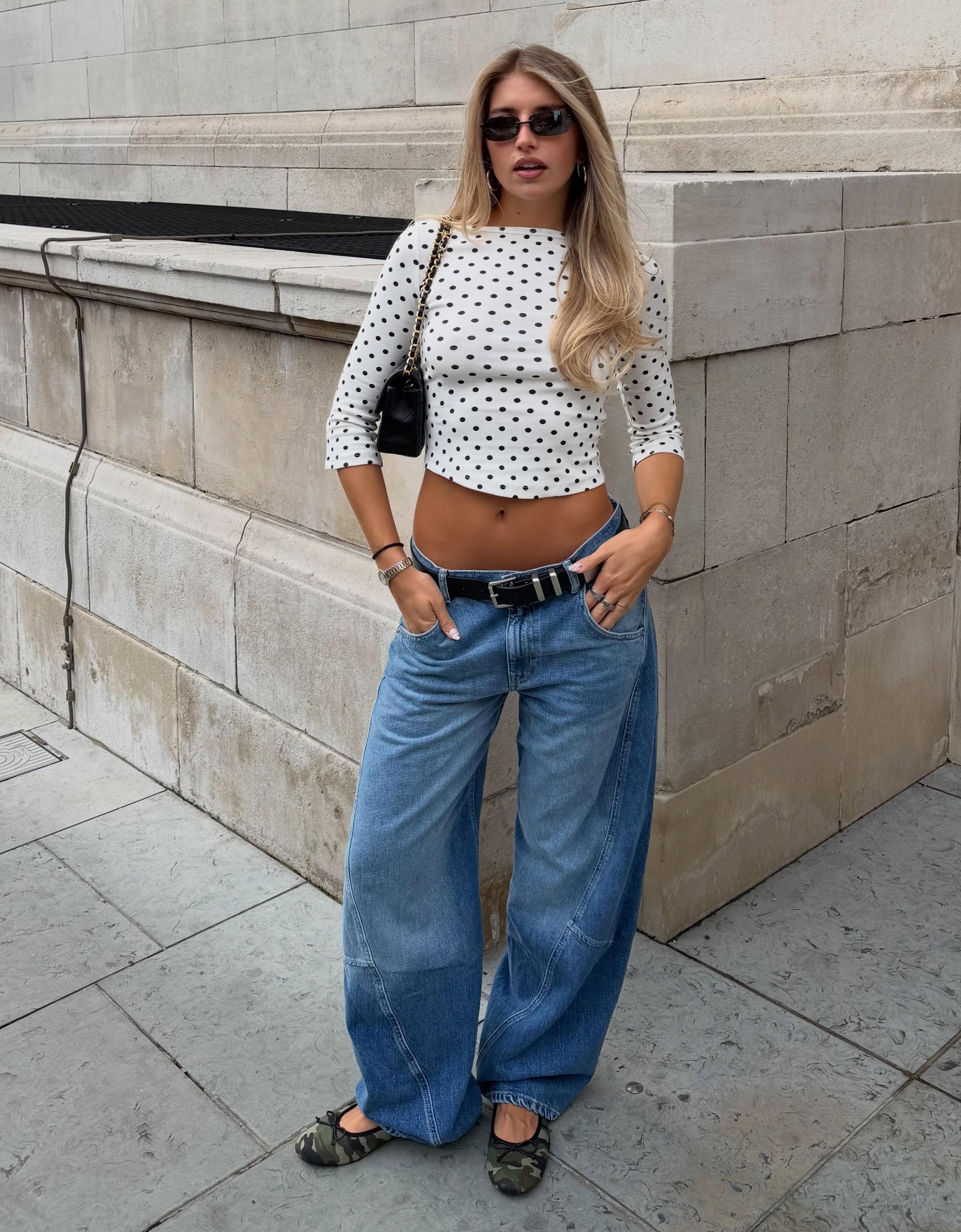 Low-rise barrel jeans
