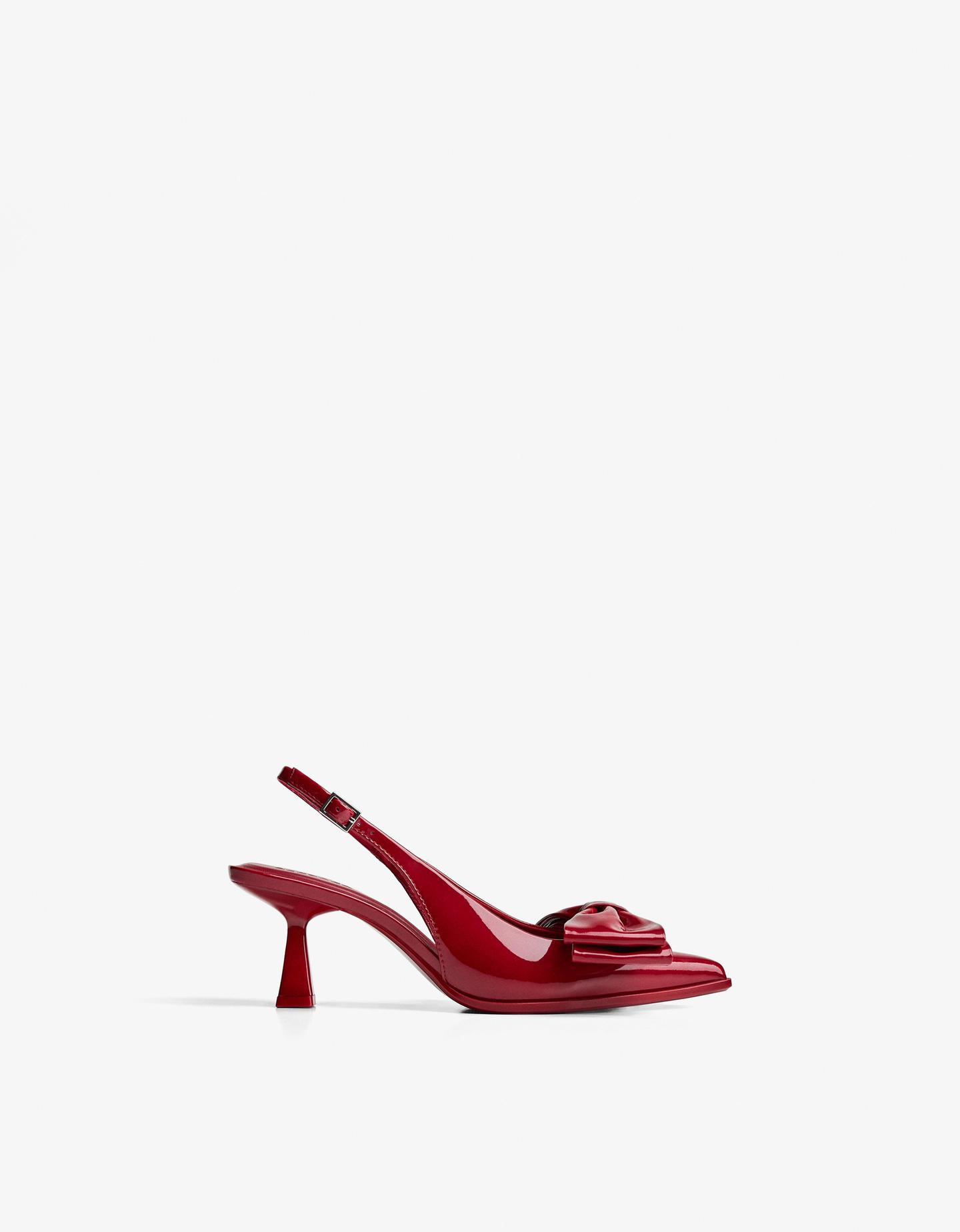 Bershka buty na obcasie typu kitten heel z kokardą czerwony