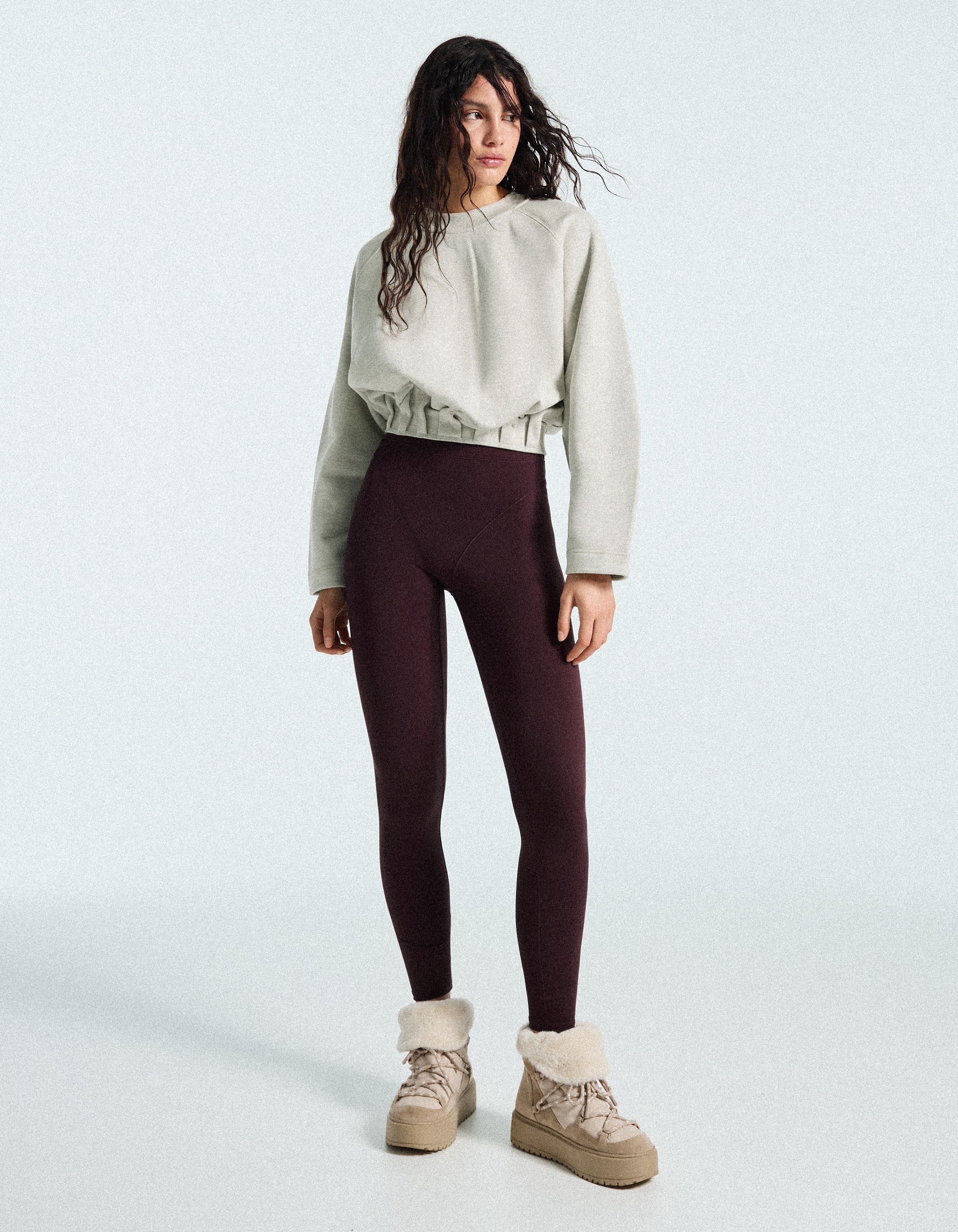 Bershka Legginsy, Tkanina Techniczna, Oddychające I Szybkoschnące Kobieta Fioletowy