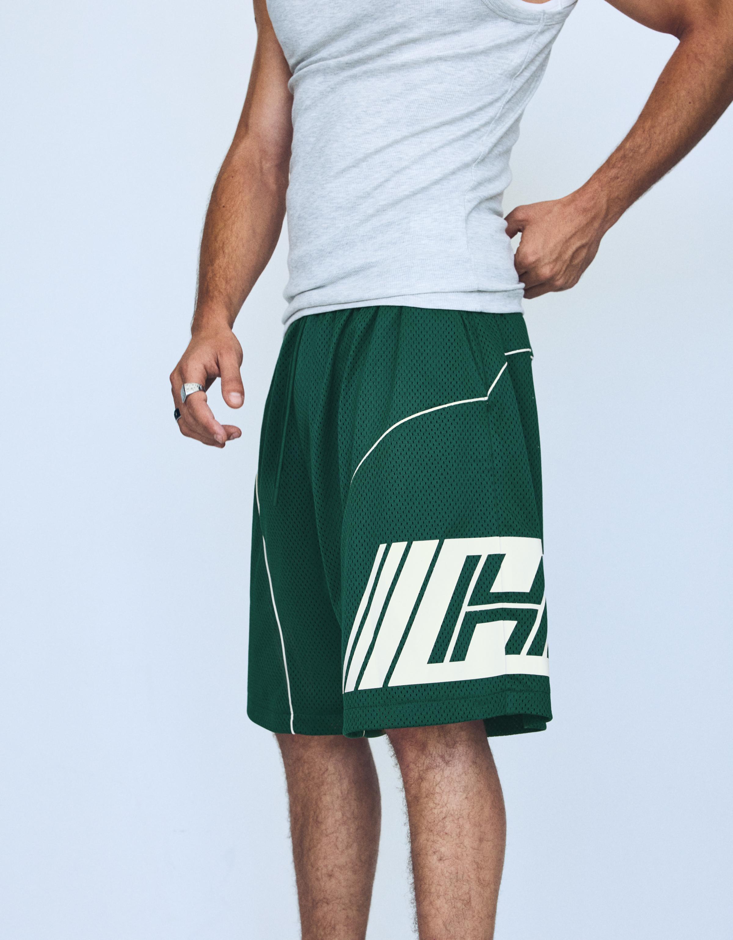 Contrast print mesh Bermuda shorts — Green