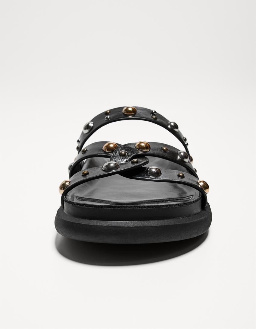 صندل مسطح بدبابيس معدنية-أسود