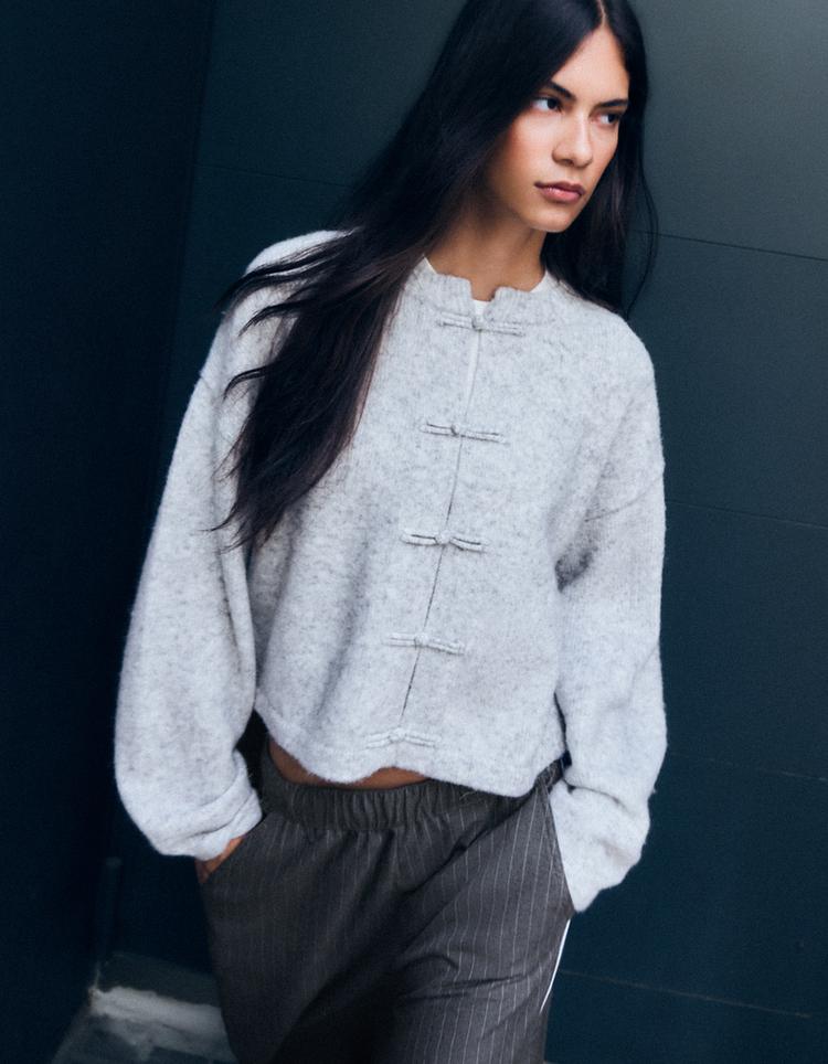 Round neck clasp cardigan — Grey