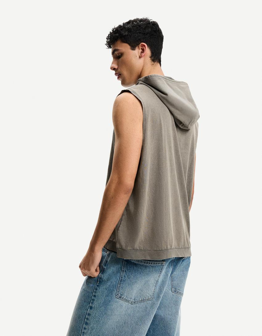 Desenli kolsuz kapüşonlu t-shirt-Koyu gri-1