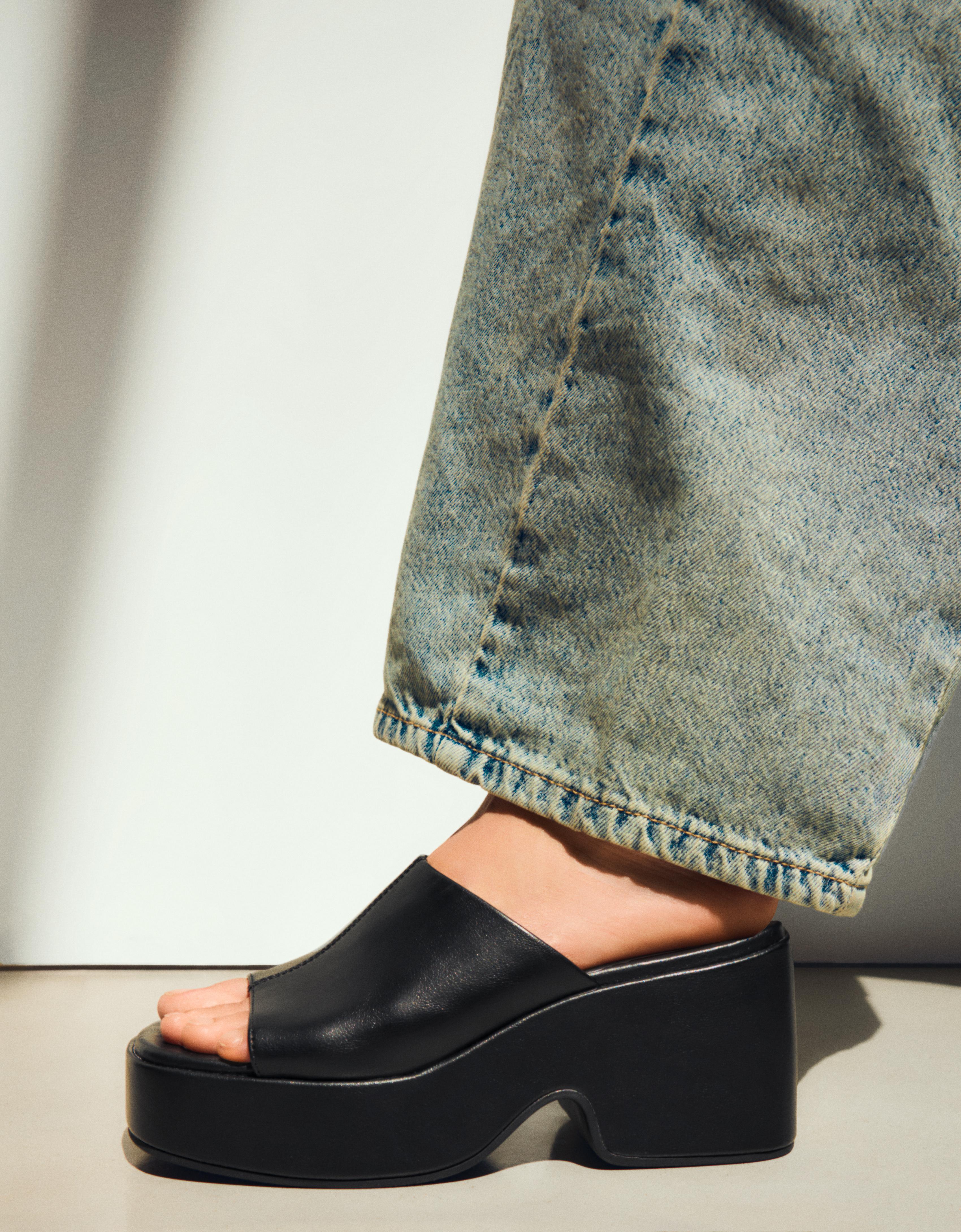 PLATFORM MULE SANDALS — BLACK