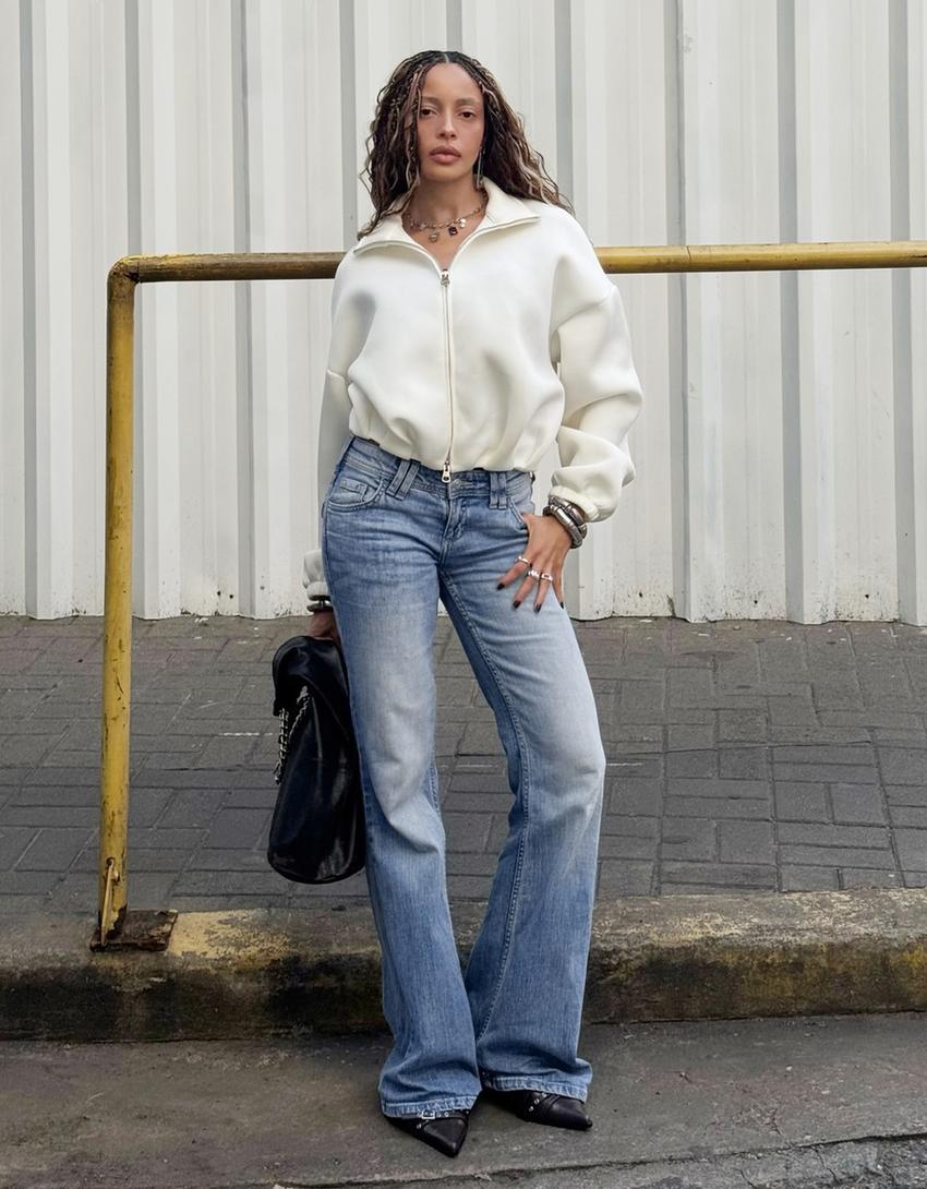 Low-rise embroidered flared jeans-Light blue