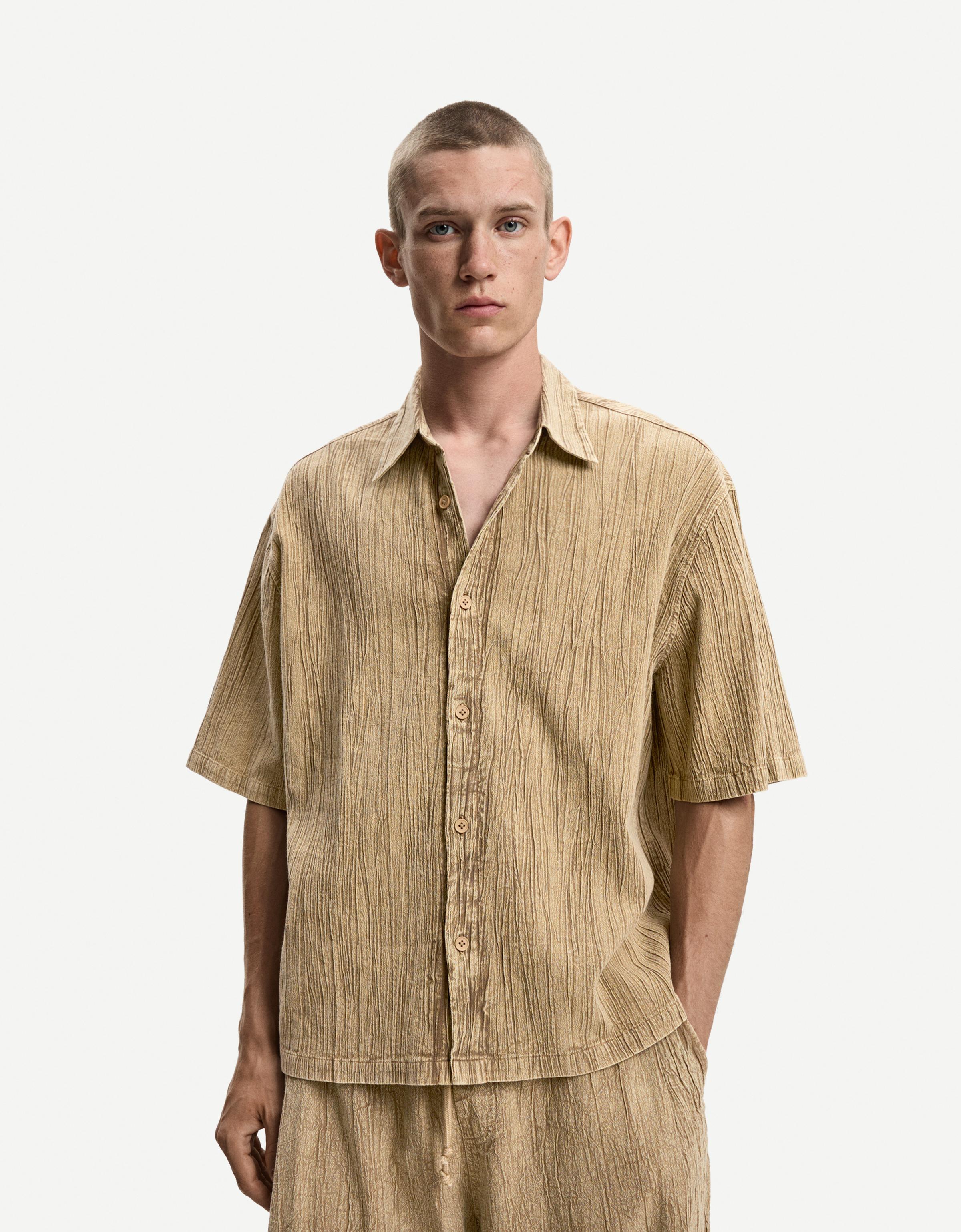 Bershka Boxy Plisseehemd Mit Kurzen Ärmeln Herren S Khaki