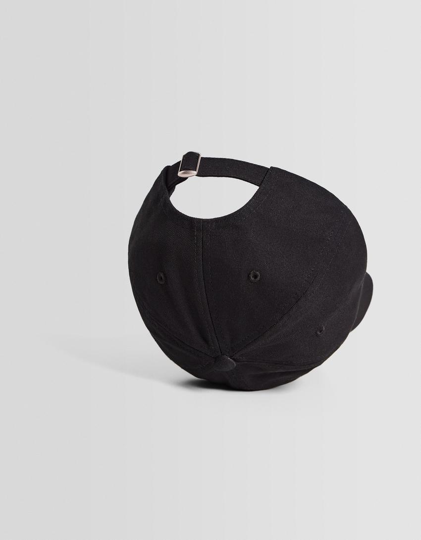 كاب مطرز-أسود-1