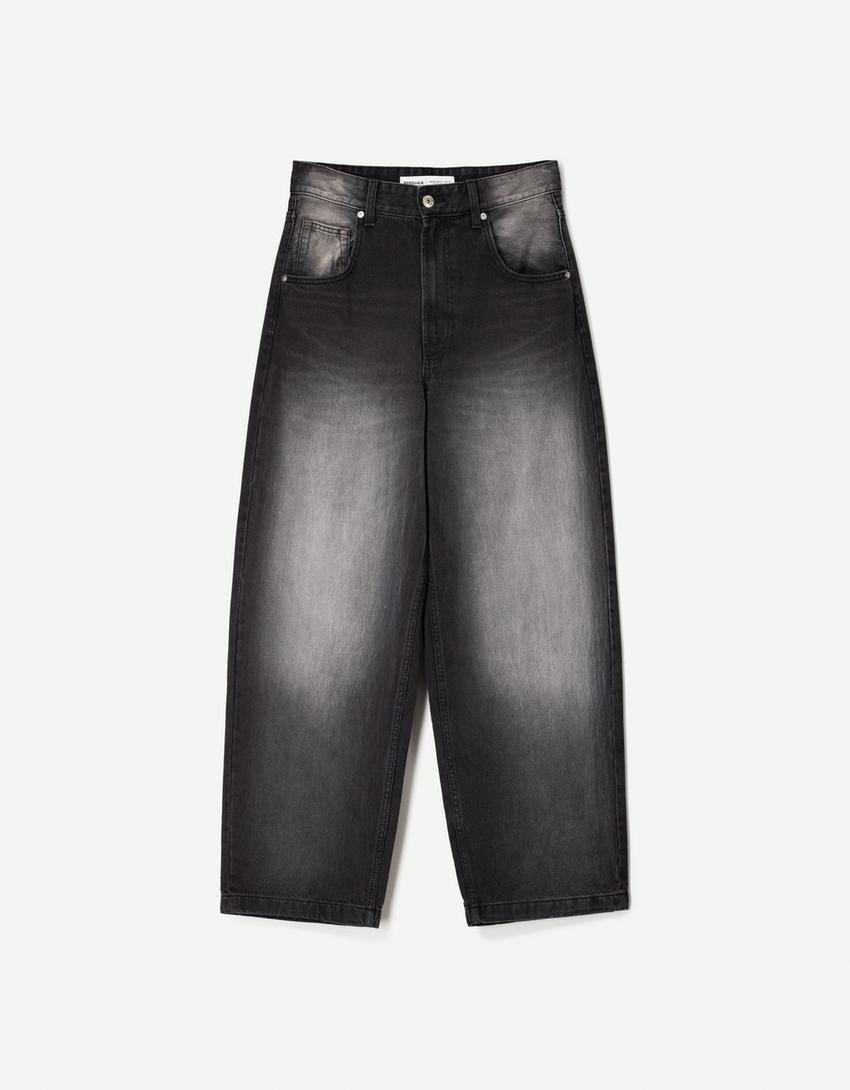 جينز فضفاض سوبر-أسود