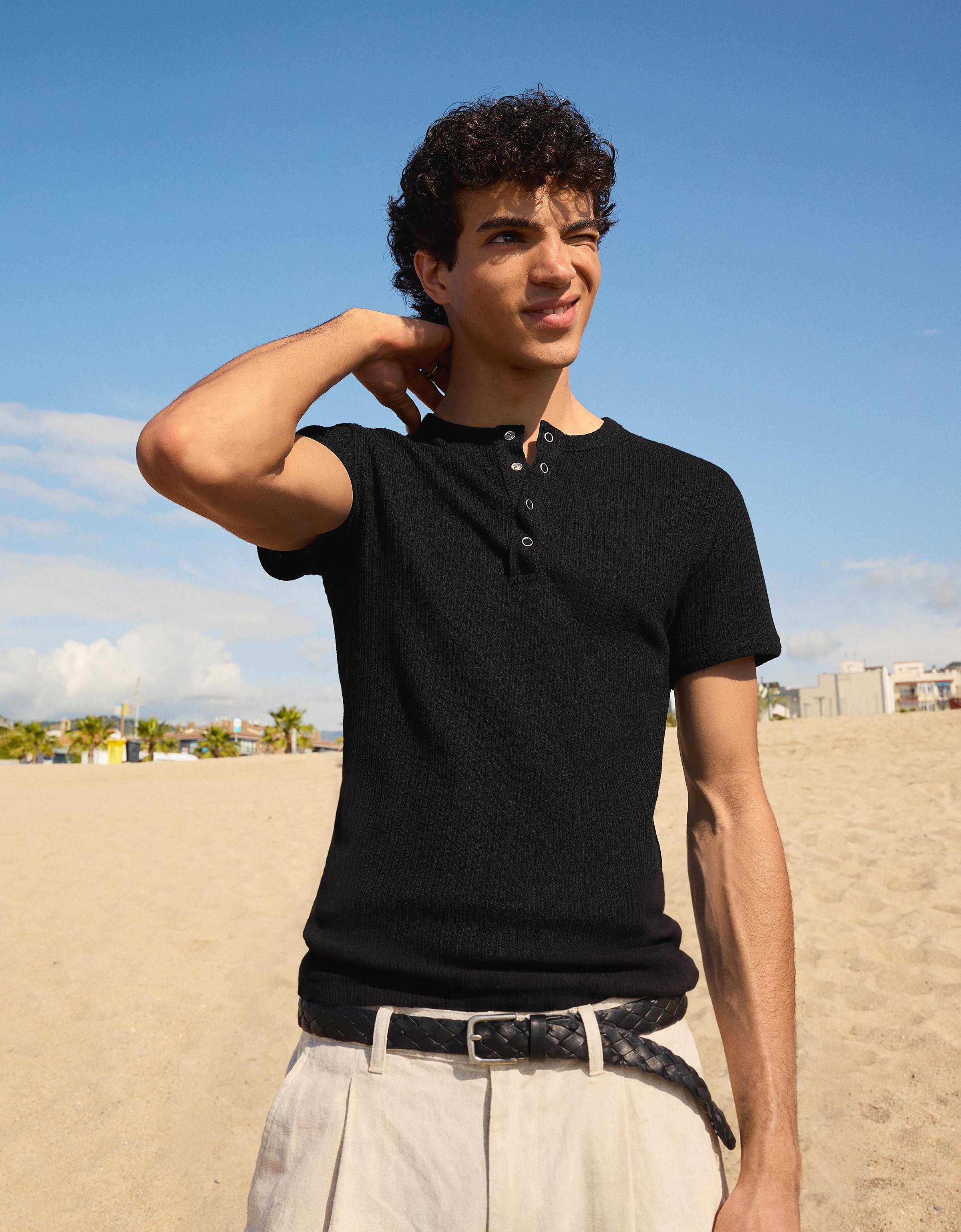 Bershka Camiseta Cuello Panadero Textura Hombre Negro