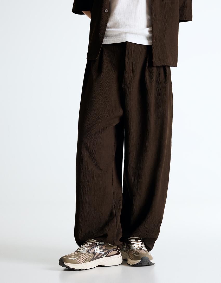 Super baggy pleated semi-jogger trousers-Brown
