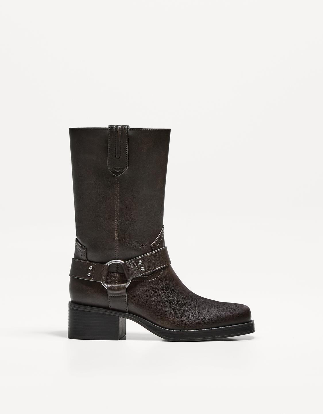 Flache Bikerstiefel mit halbhohem Schaft