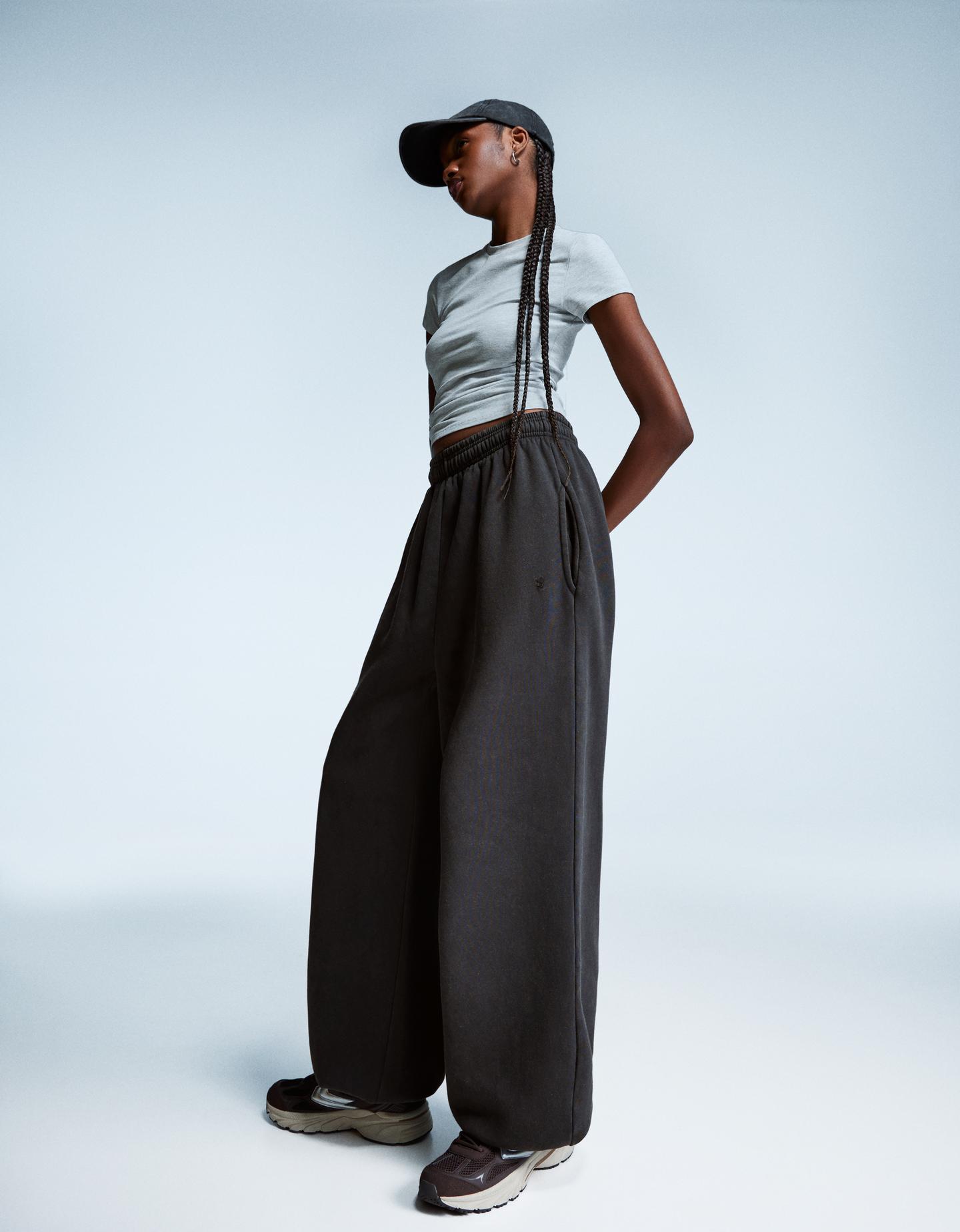 Bershka spodnie jogger z dzianiny dresowej ze stoperami ciemnoszary