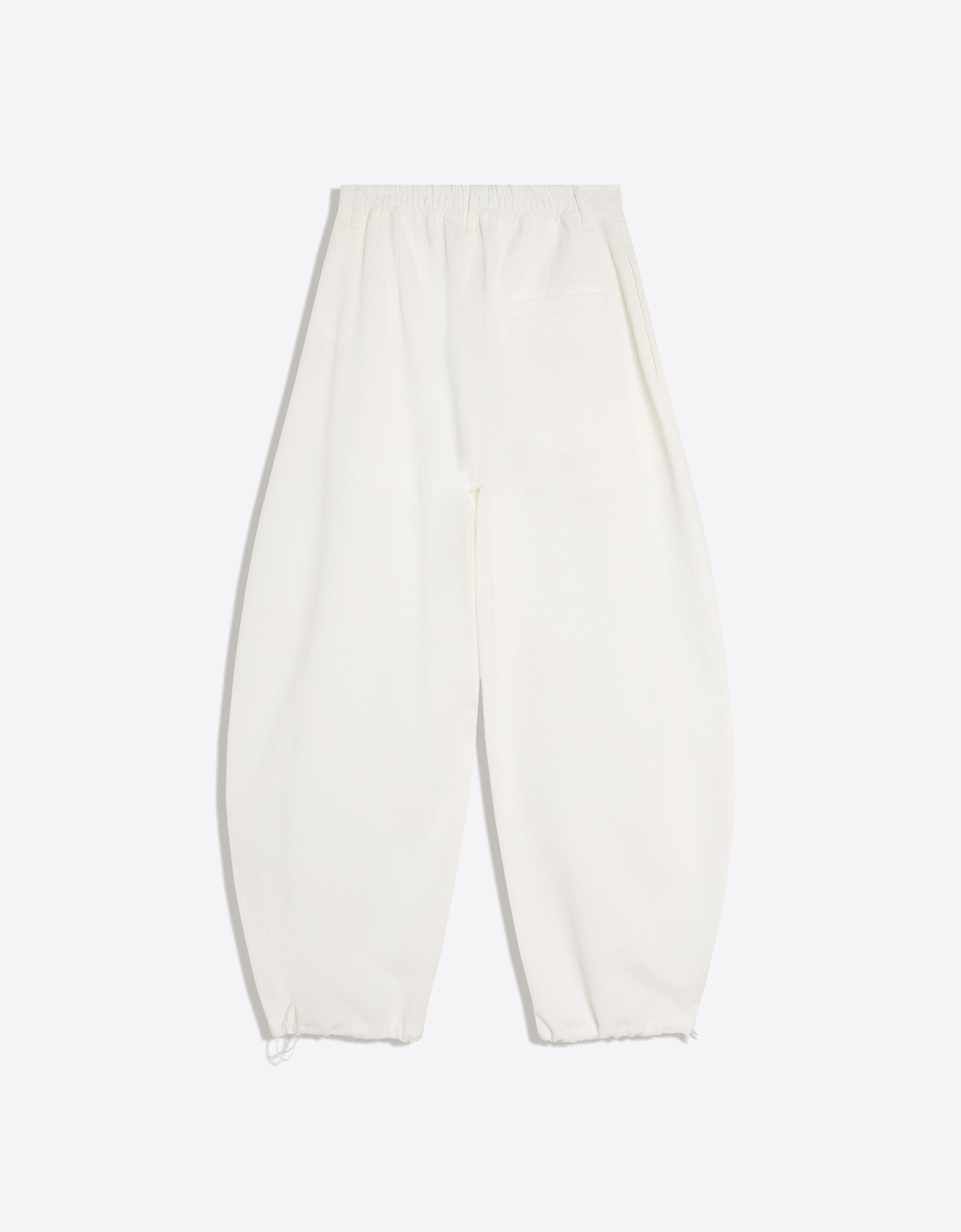 Pleated semi-jogger super baggy trousers — White