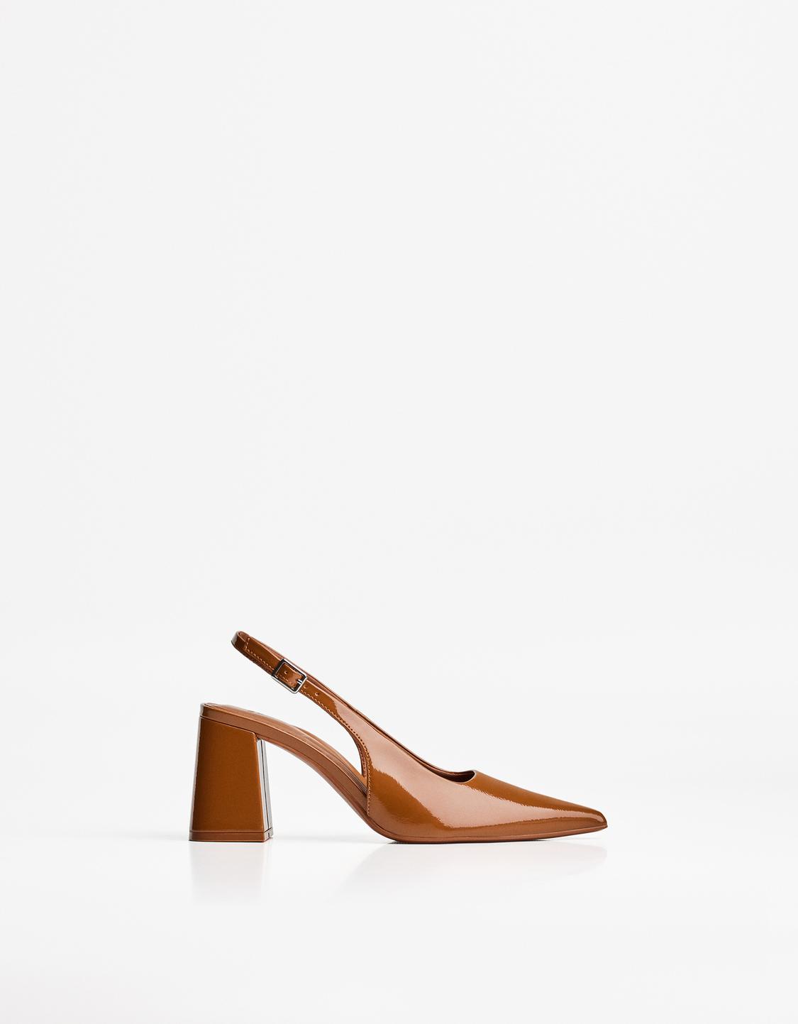 Block heel slingback shoes