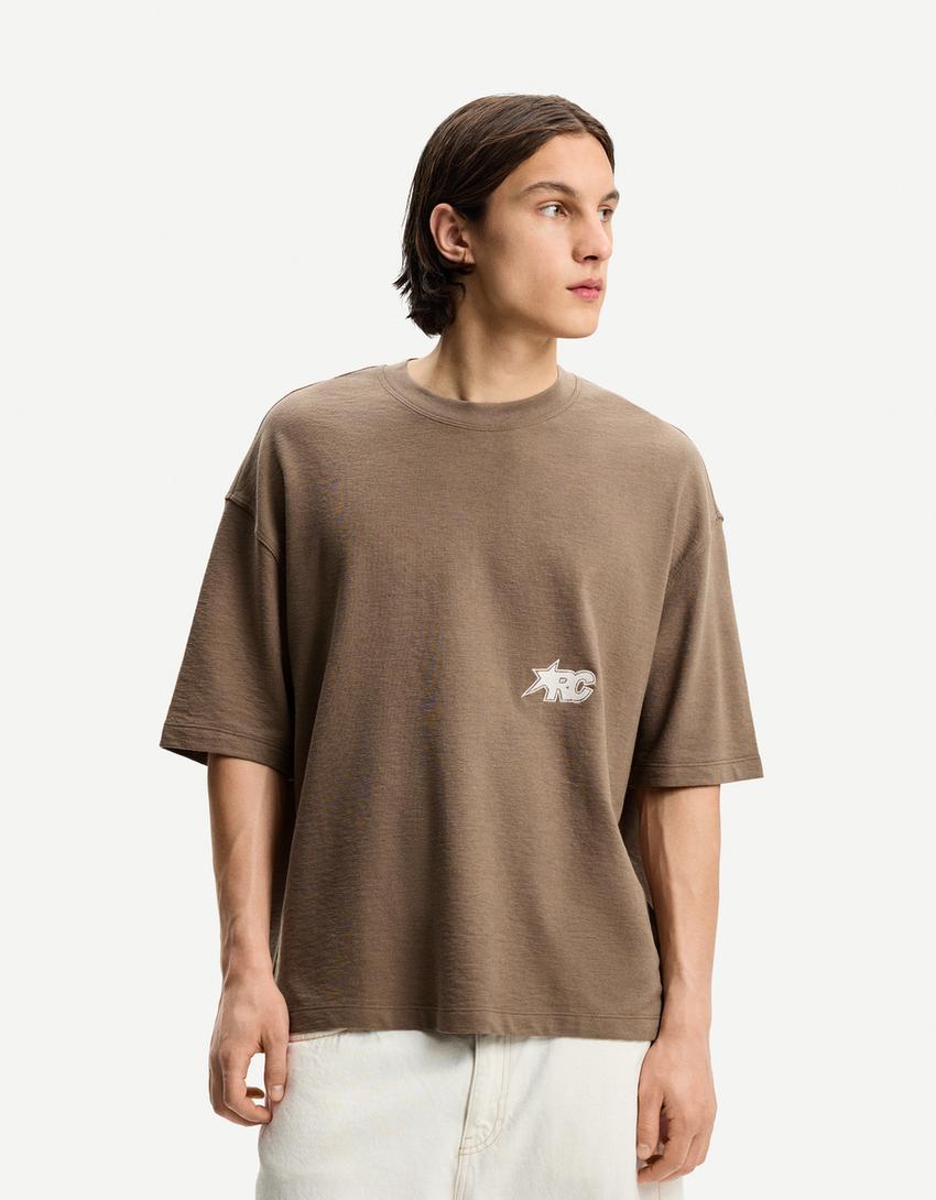 Textured short sleeve boxy fit T-shirt with embroidery-Brown