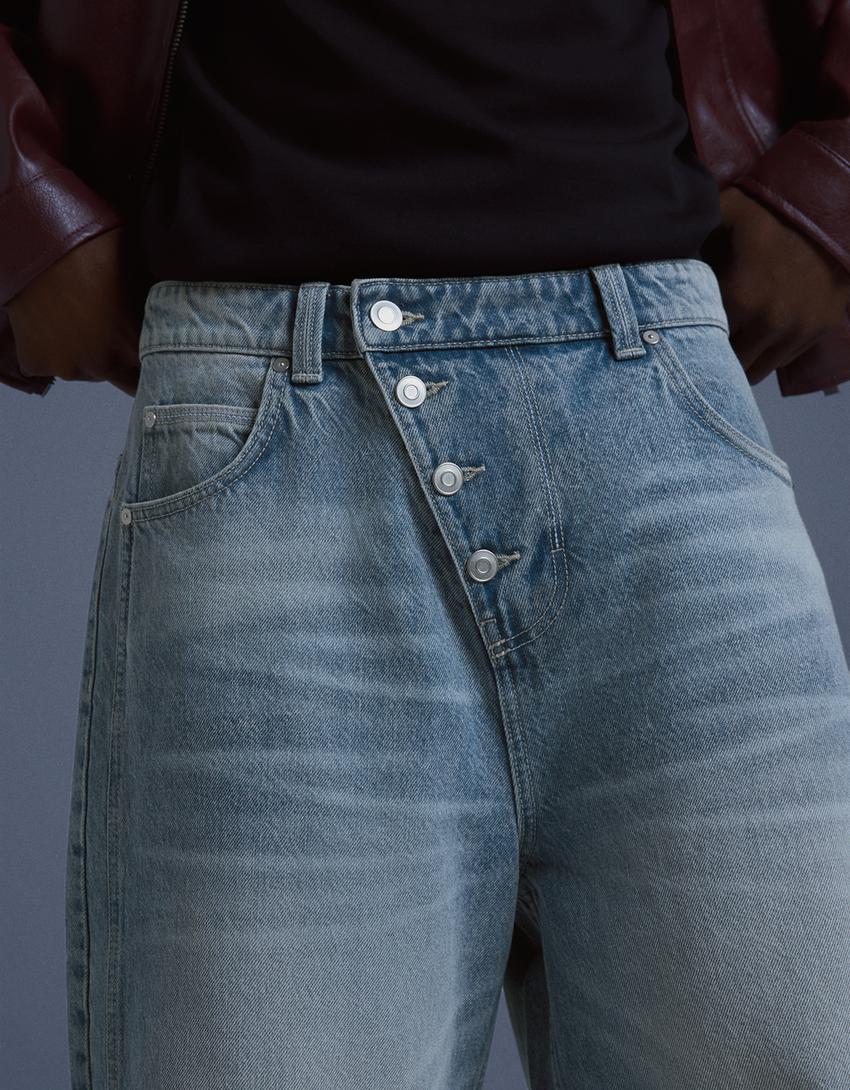 Barrel Bermuda shorts with crossover detail-Light blue