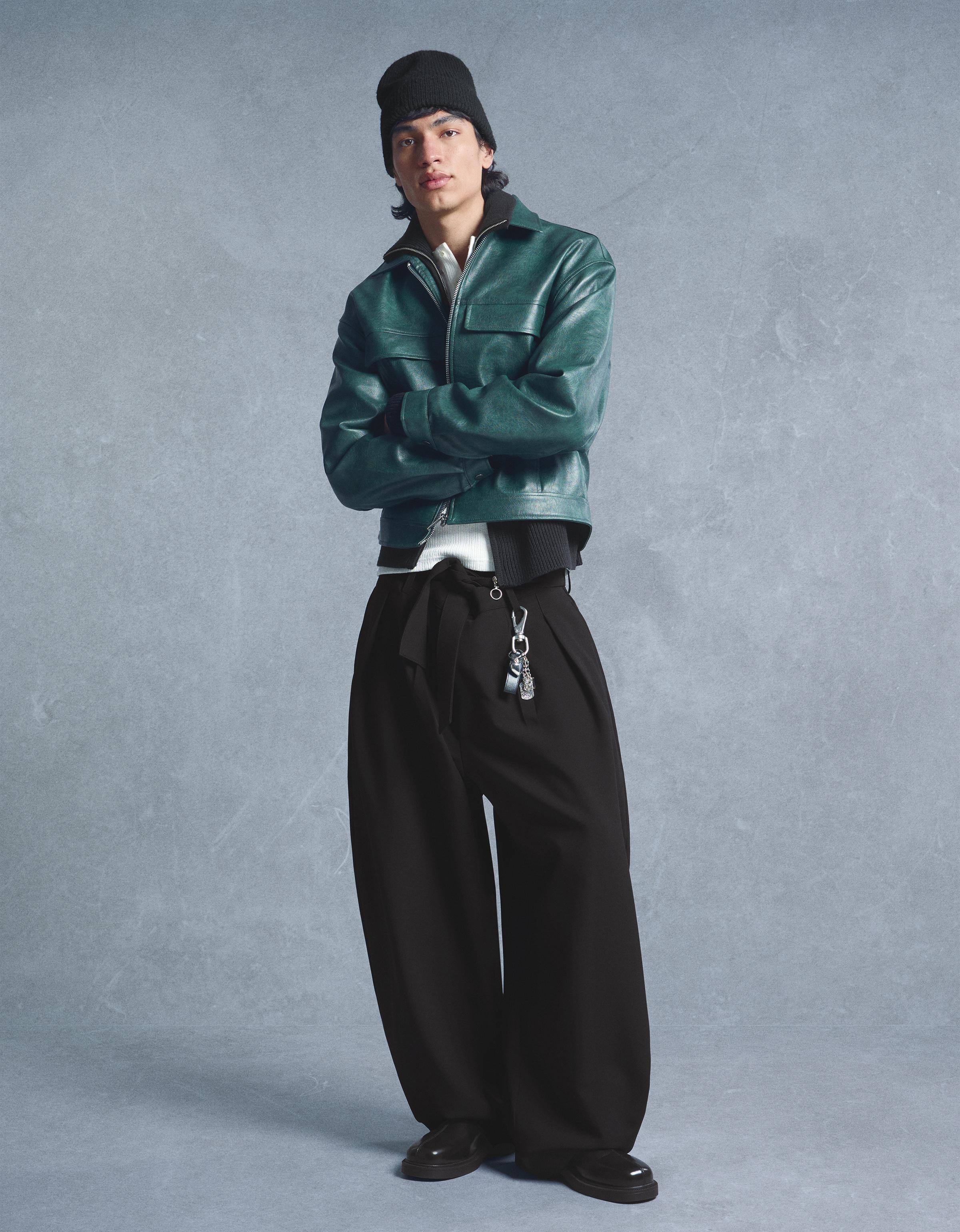 Barrel-leg tailored fit trousers with belt — Black