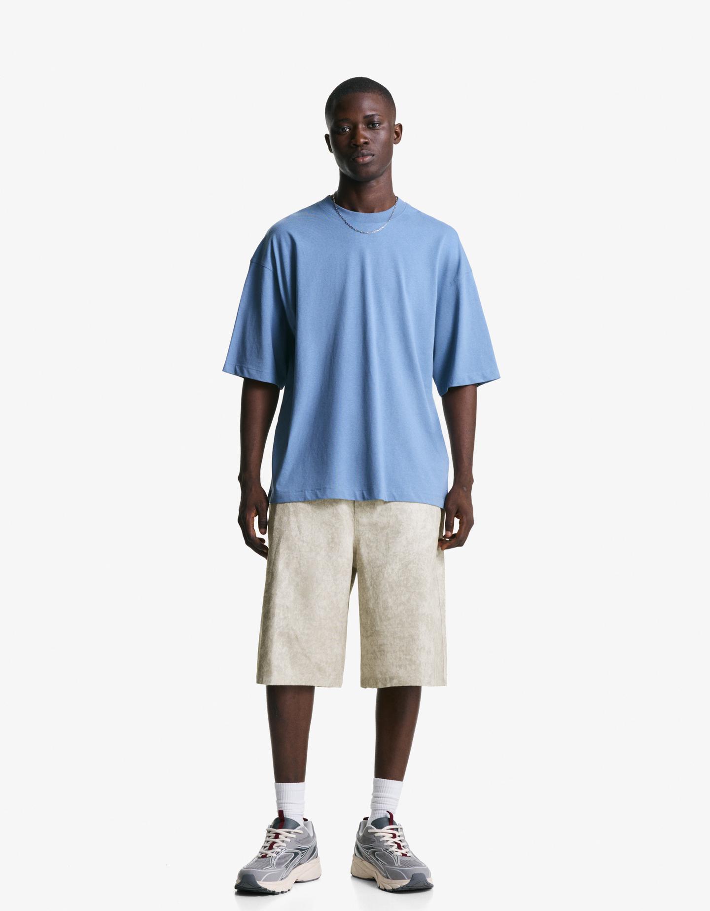 Bershka bermudy z nadrukiem szary