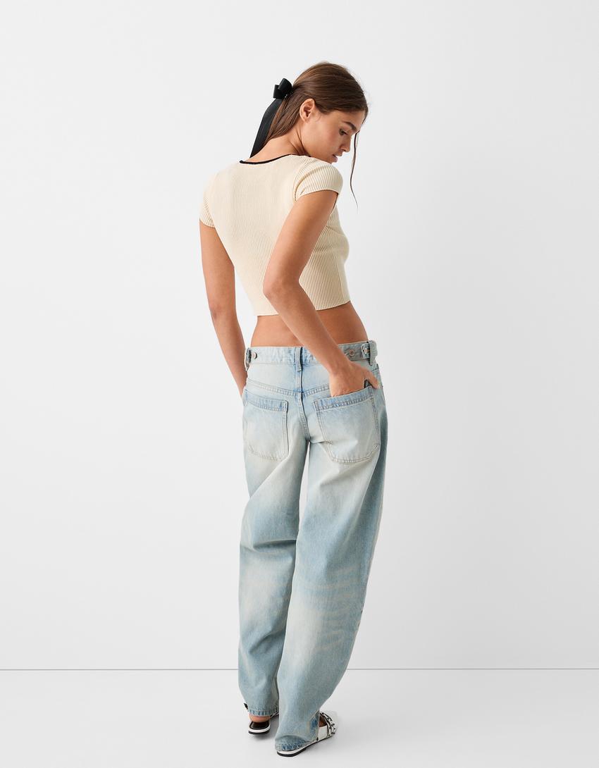 Пуловер с къс ръкав и контрастна панделка-Екрю-1