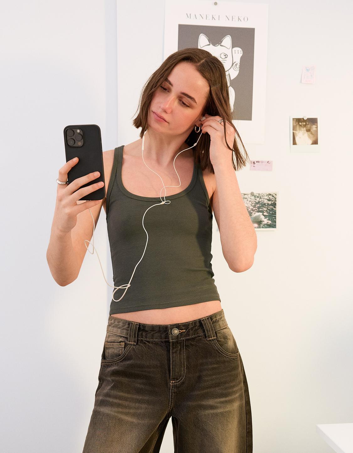 Sleeveless ribbed T-shirt