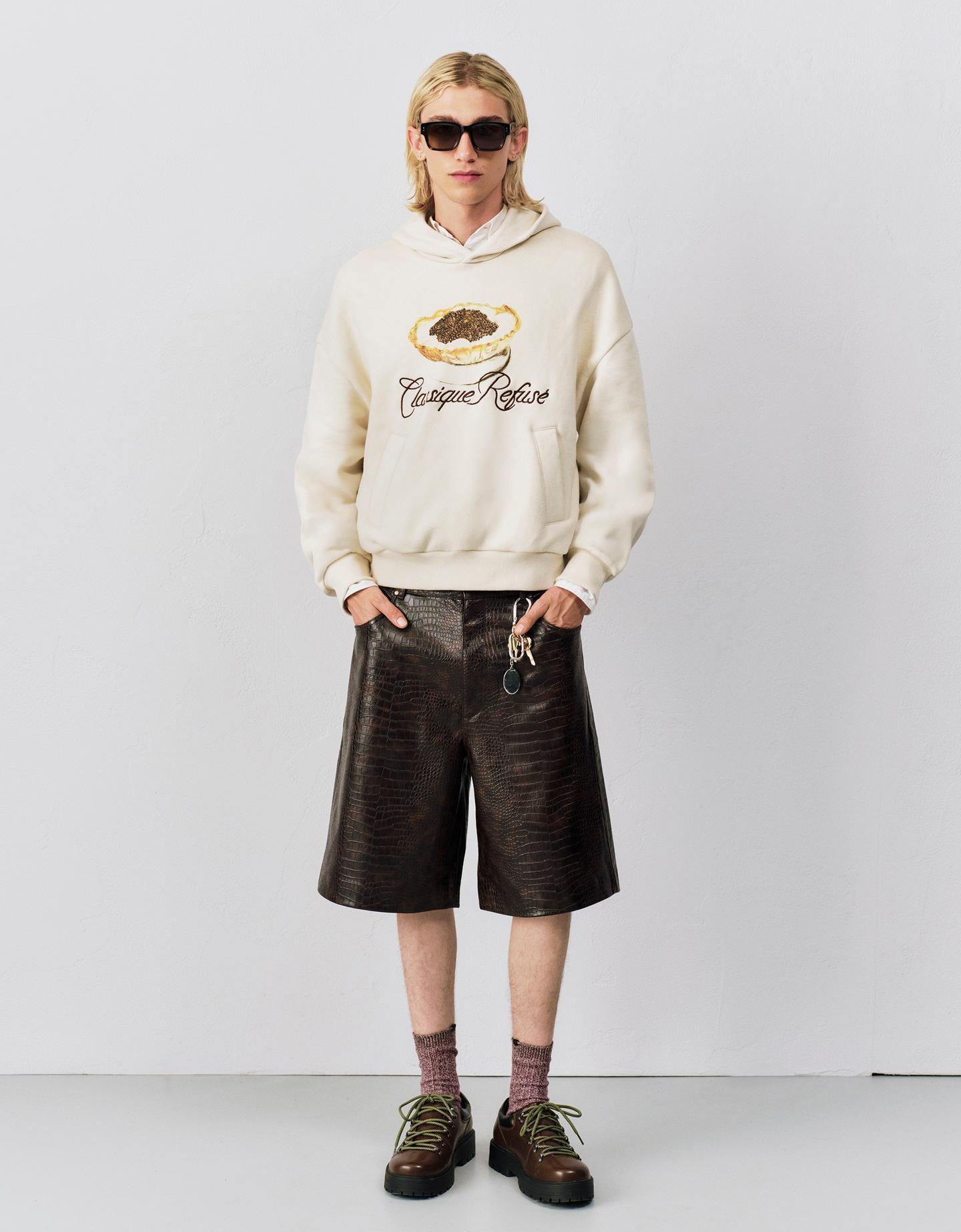 Bershka bluza z kapturem z nadrukiem i haftem kremowy