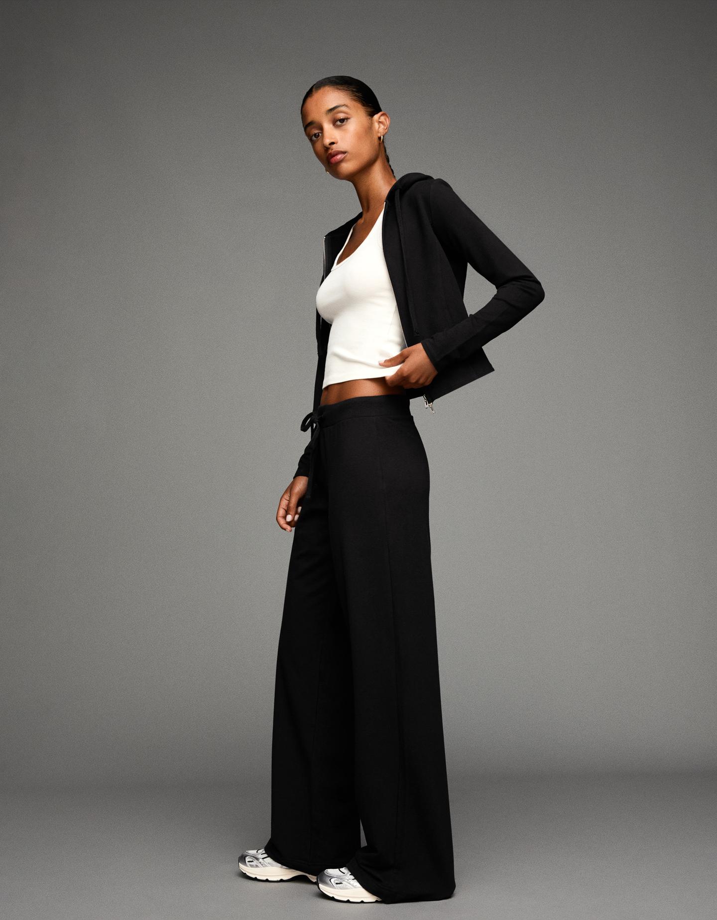 Bershka bluza z kapturem i suwakiem czarny