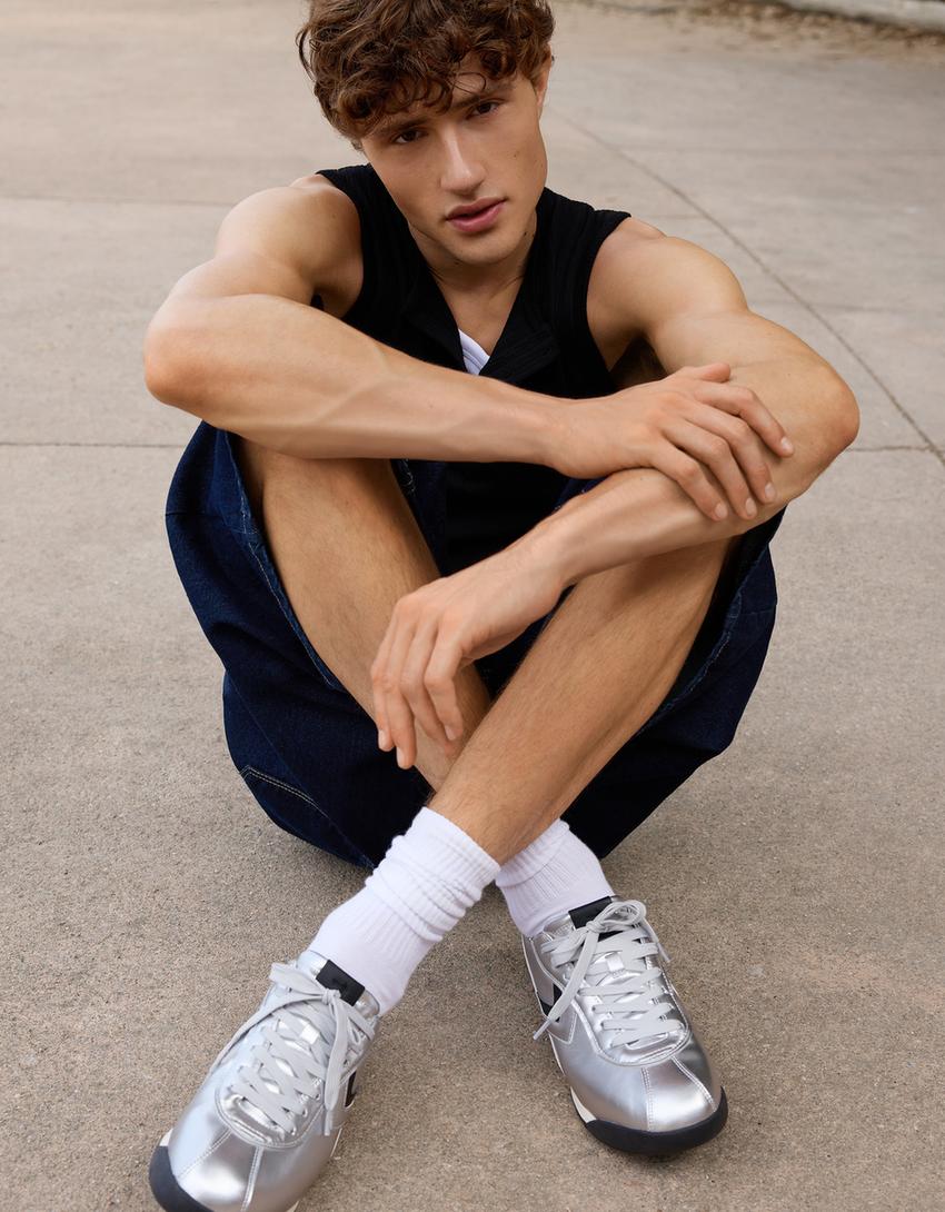 Retro-Sneaker-Silber