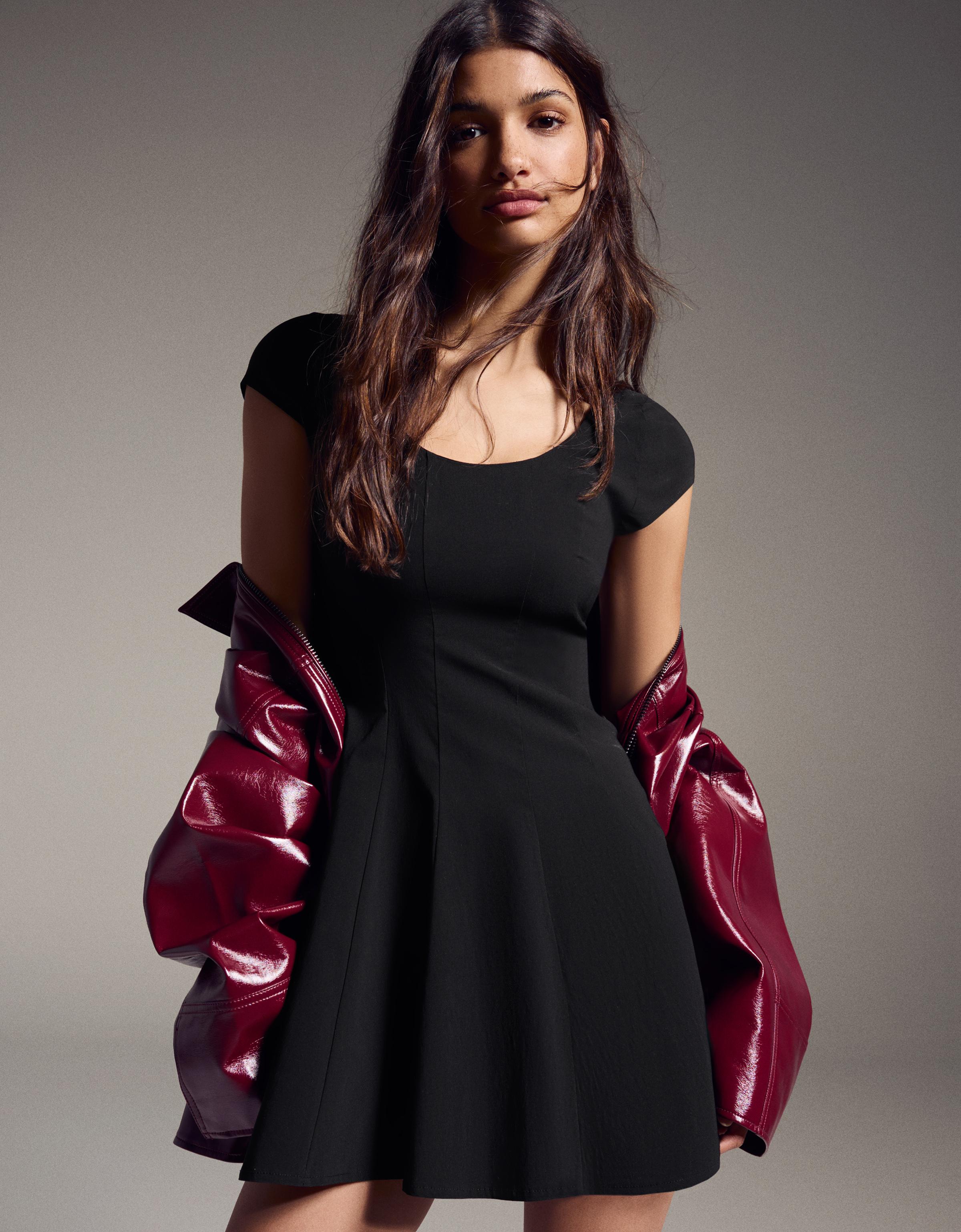 Bershka Mini-Kleid Aus Bengaline Mit Ausgestelltem Rock Damen Xl Schwarz
