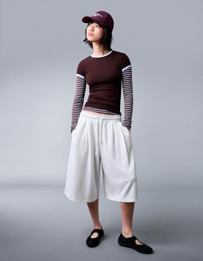 Bermudajorts med elastisk linning-Off-white
