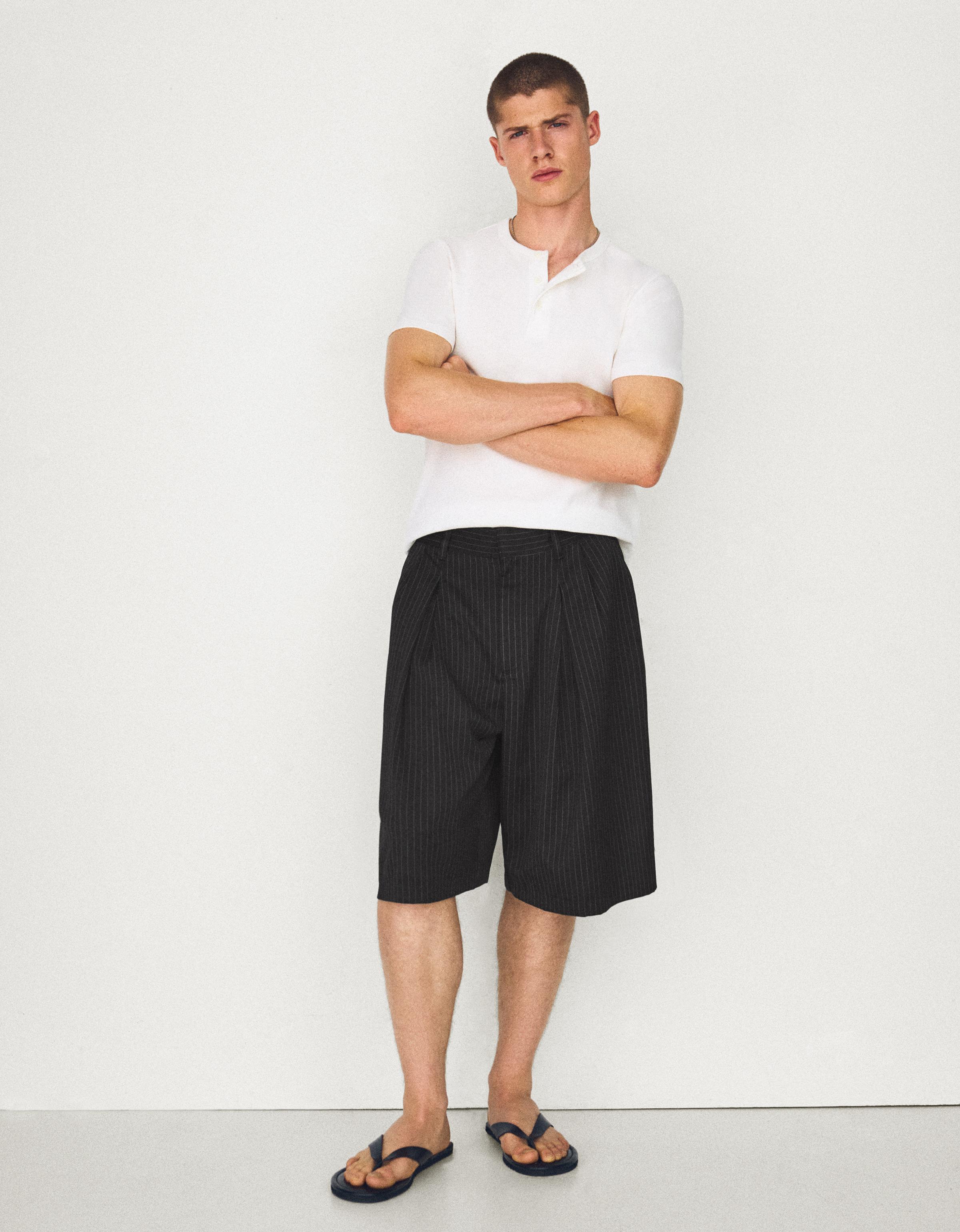 Bershka Bermuda Wide Pinzas Raya Diplomática Hombre Negro
