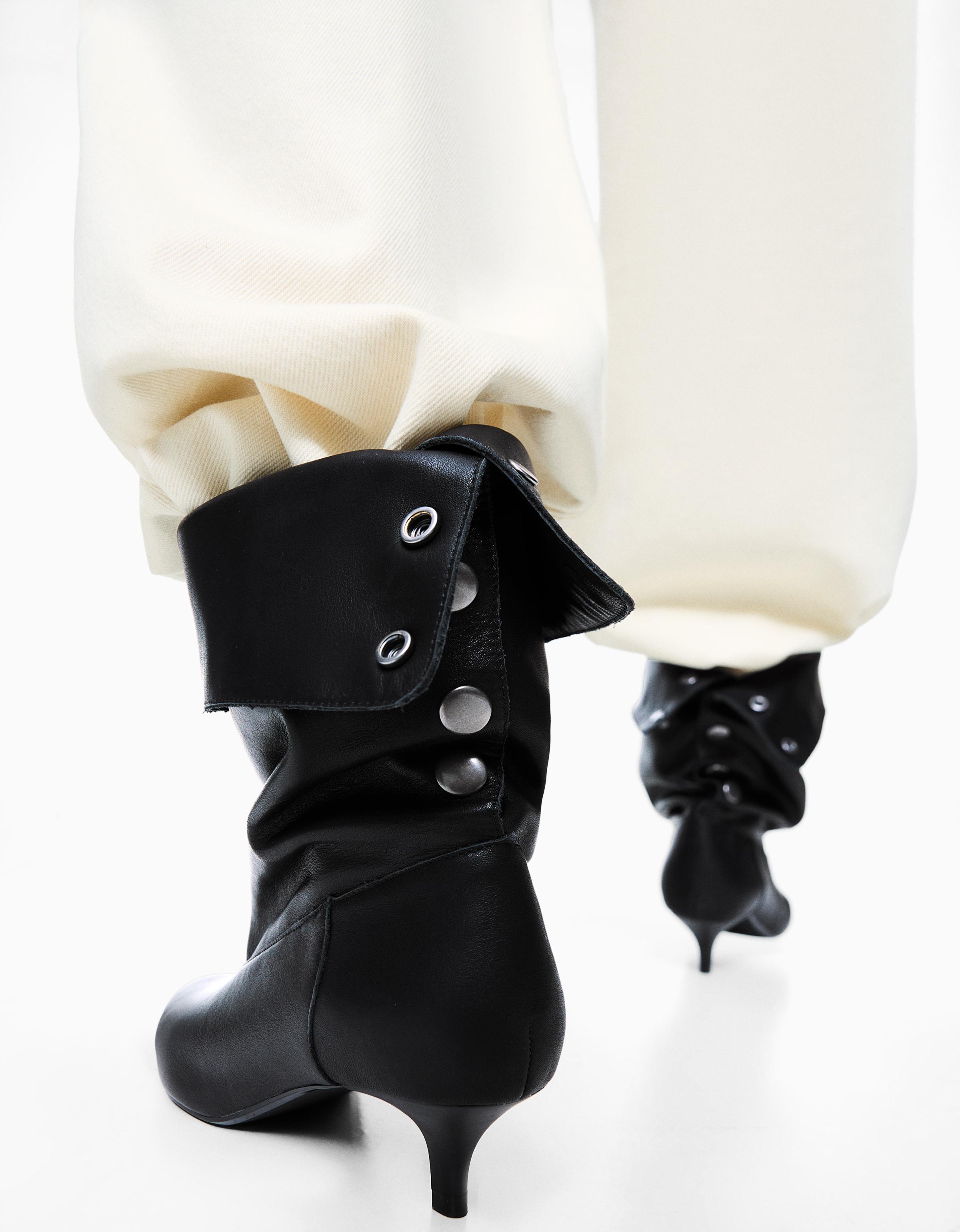 LEATHER HEEL ANKLE BOOTS — BLACK