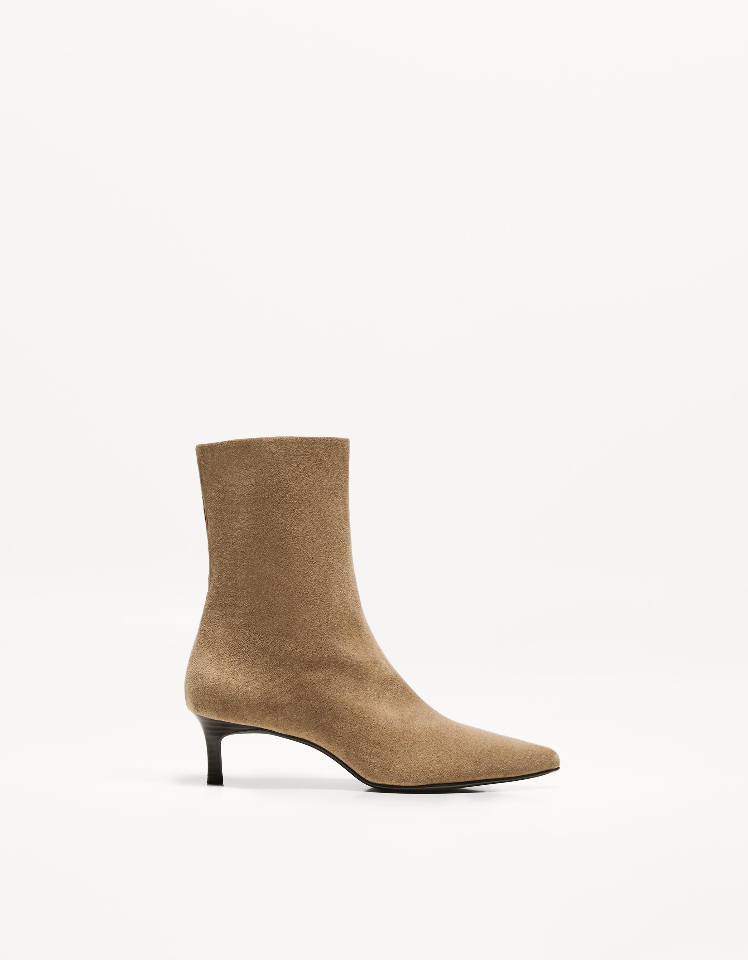 Bershka Stiefeletten In Lackoptik Mit Kitten-Heels Damen 35 Gelbbraun