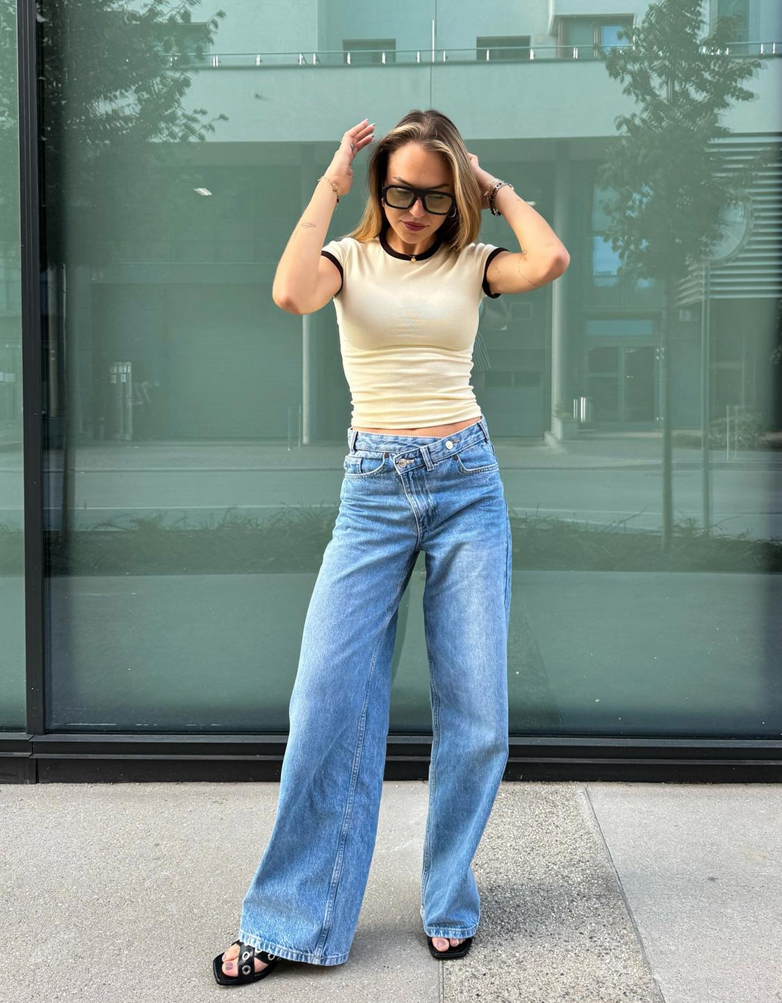 Wide-leg jeans with crossover waist