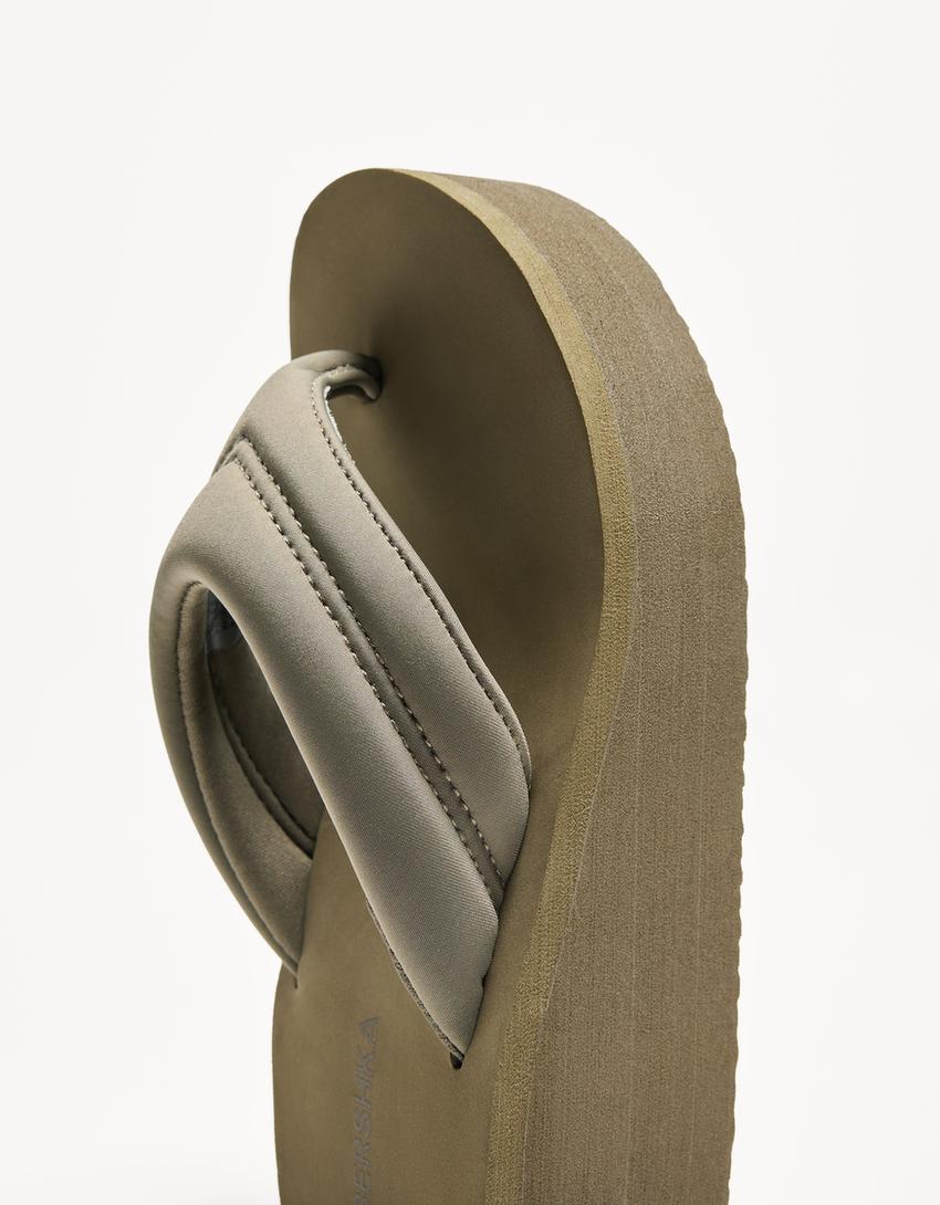 Gesteppte Plateau-Sandalen-Khaki