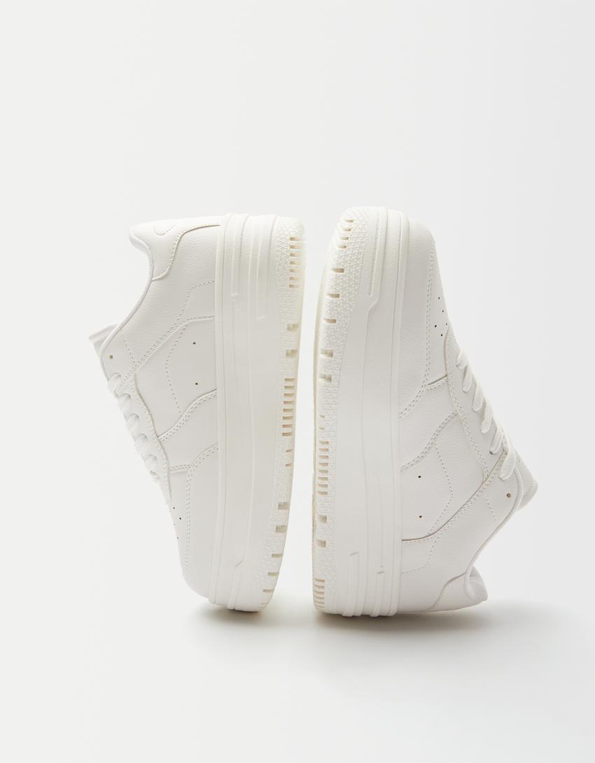 حذاء رياضي أحادي اللون بنعل سميك-أبيض