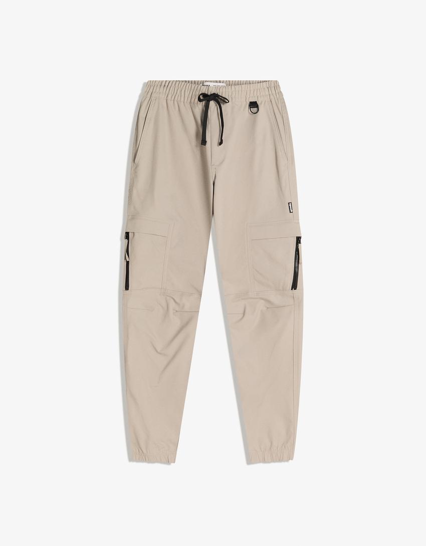 Pantalón cargo técnico-Gris