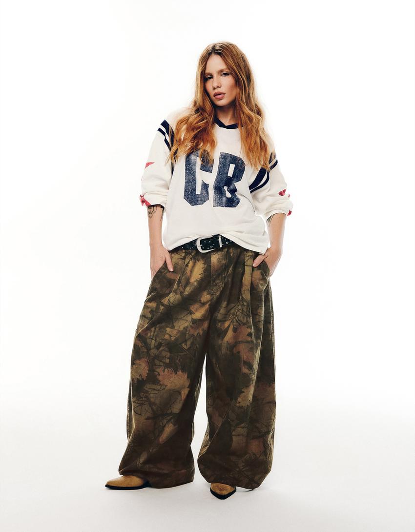 Camiseta oversize estampada Carol Biazin Collection-Off-white