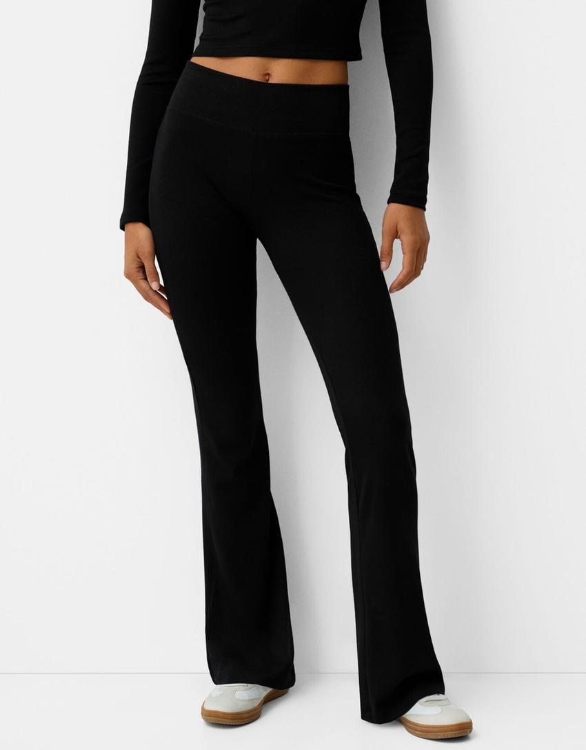 Pantalon flare maille côtelée Pantalons Femme Bershka