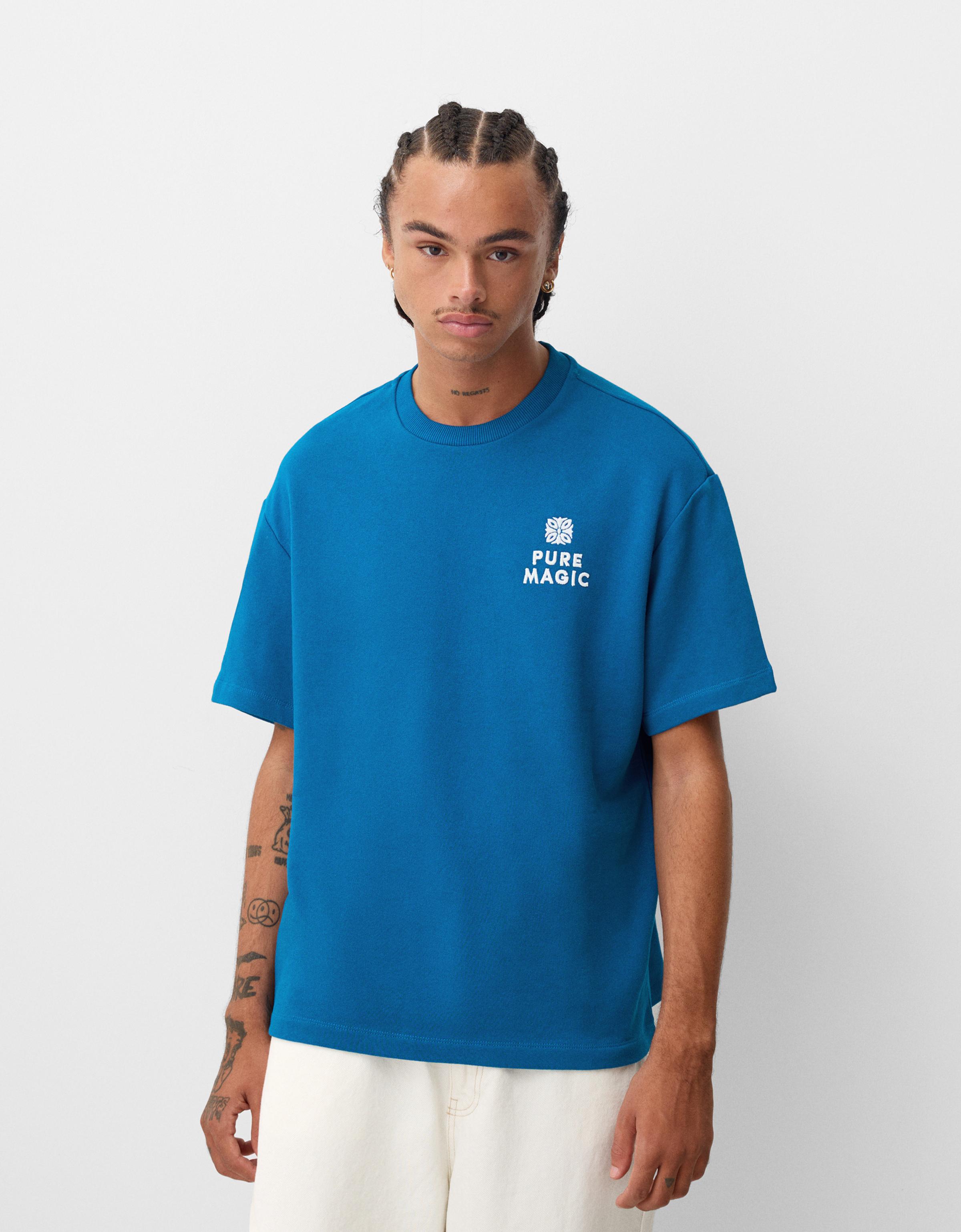 Bershka T-Shirt Aus Plüsch Mit Kurzen Ärmeln Und Stickereien Herren Xs Blau