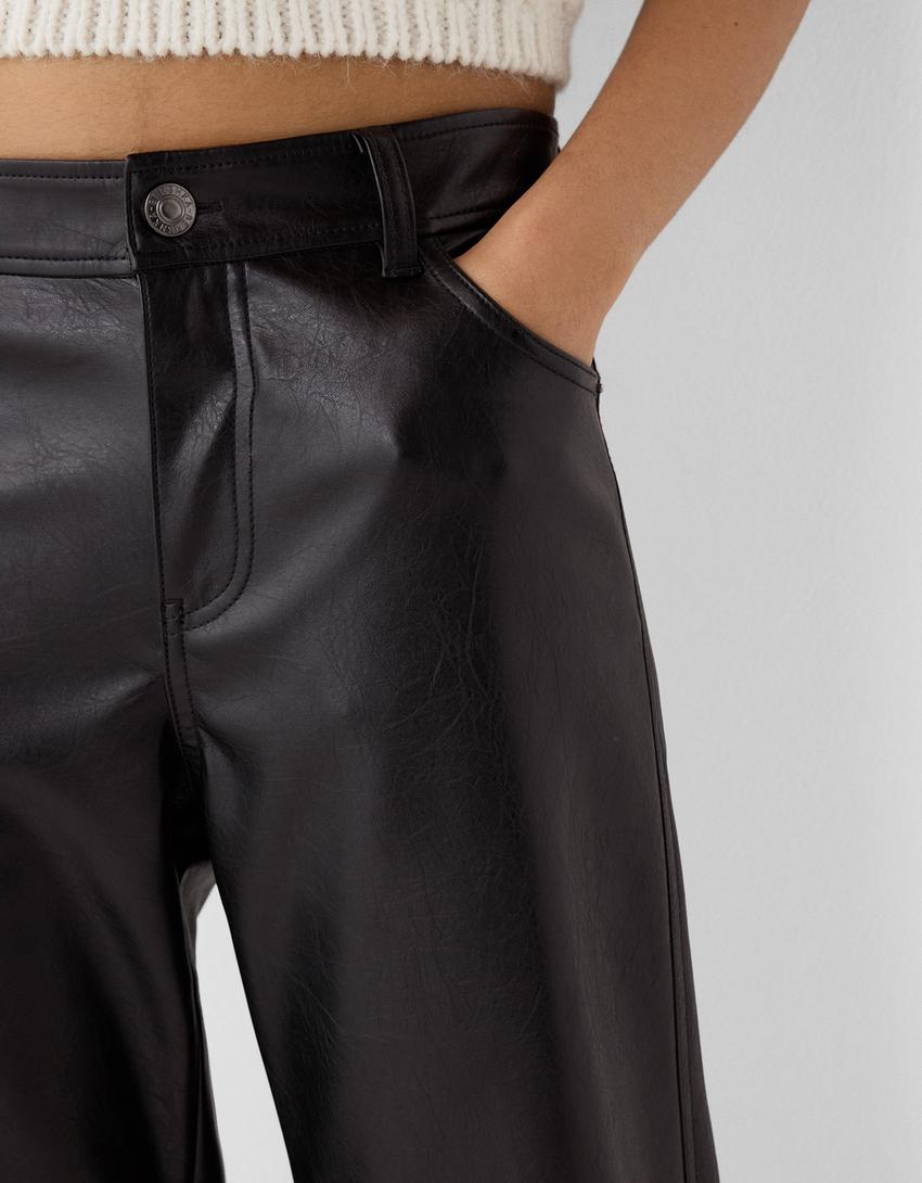 Pantalón straight efecto piel-Negro-3