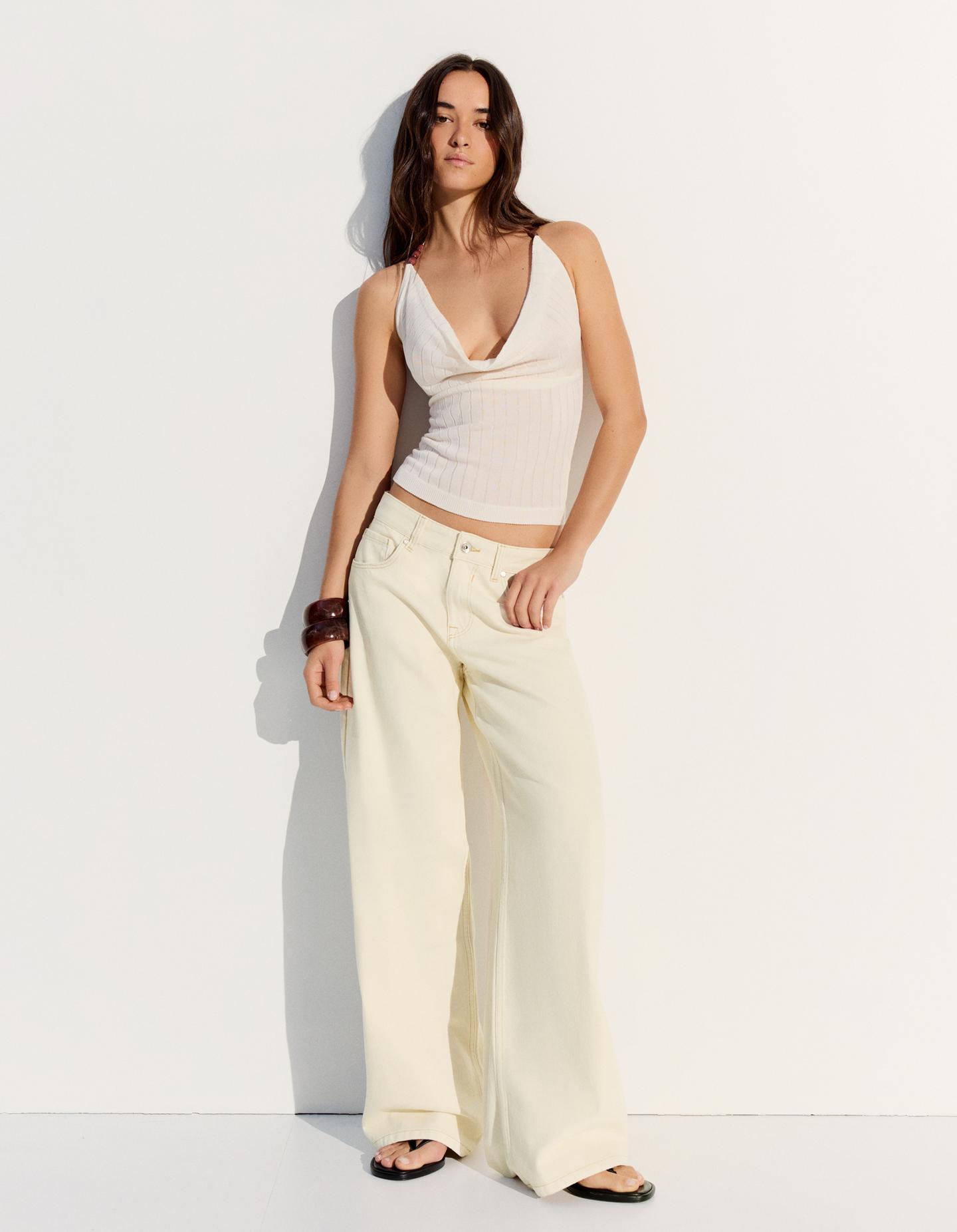 Bershka jeansy boyfriend z niskim stanem kremowy